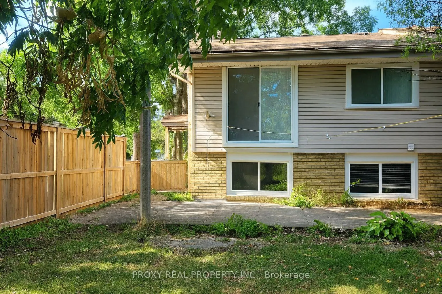 2 Leaside Drive