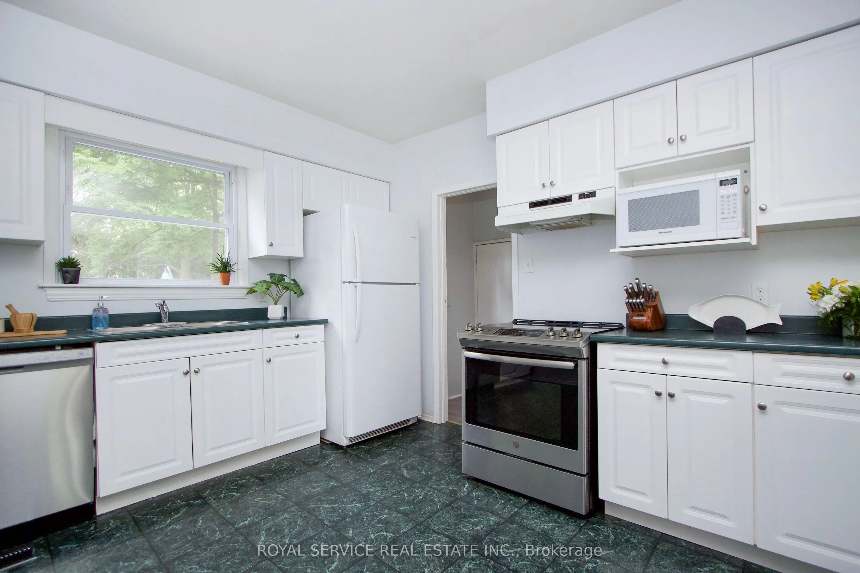113 Elgin Street N