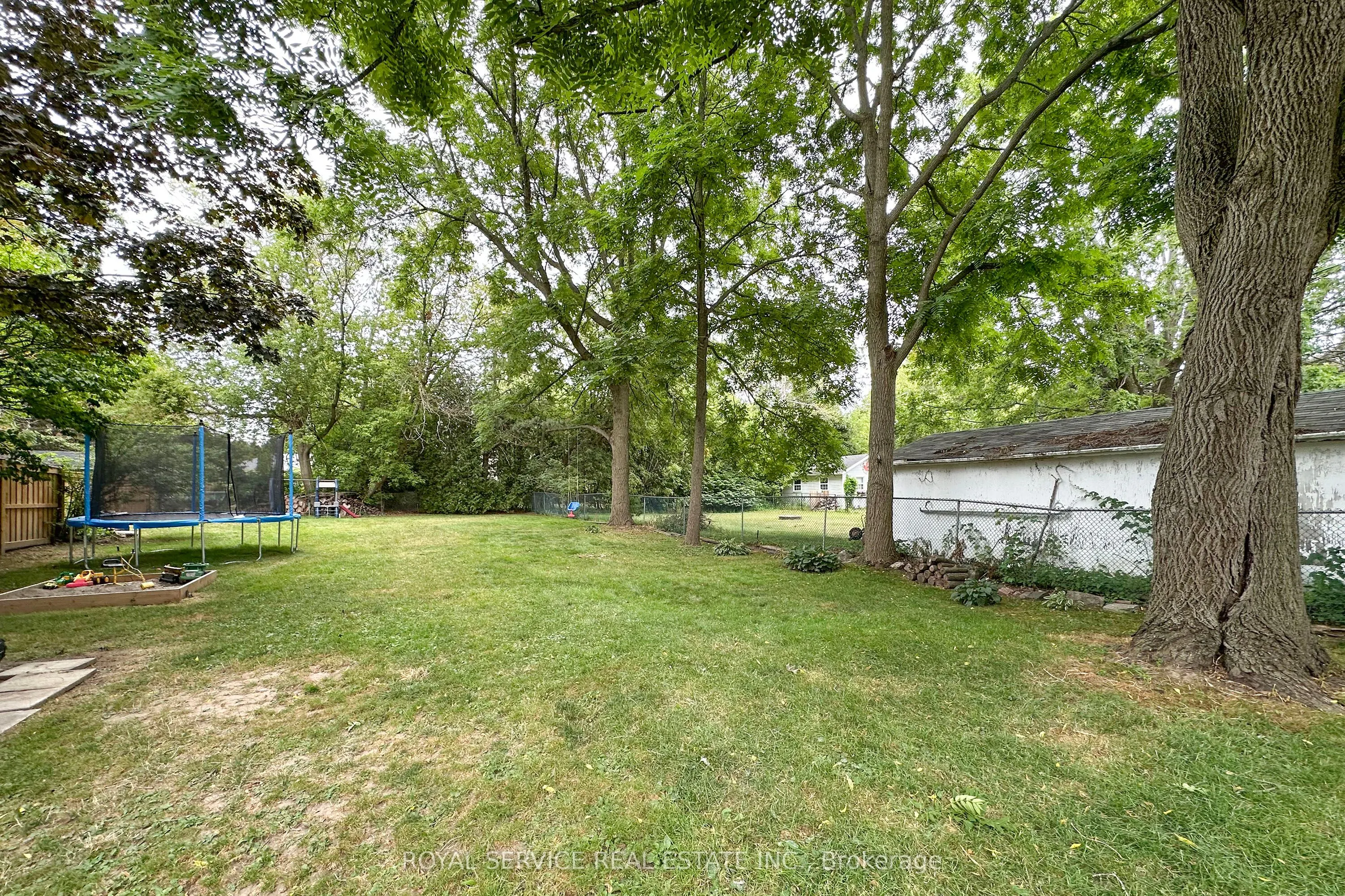 113 Elgin Street N