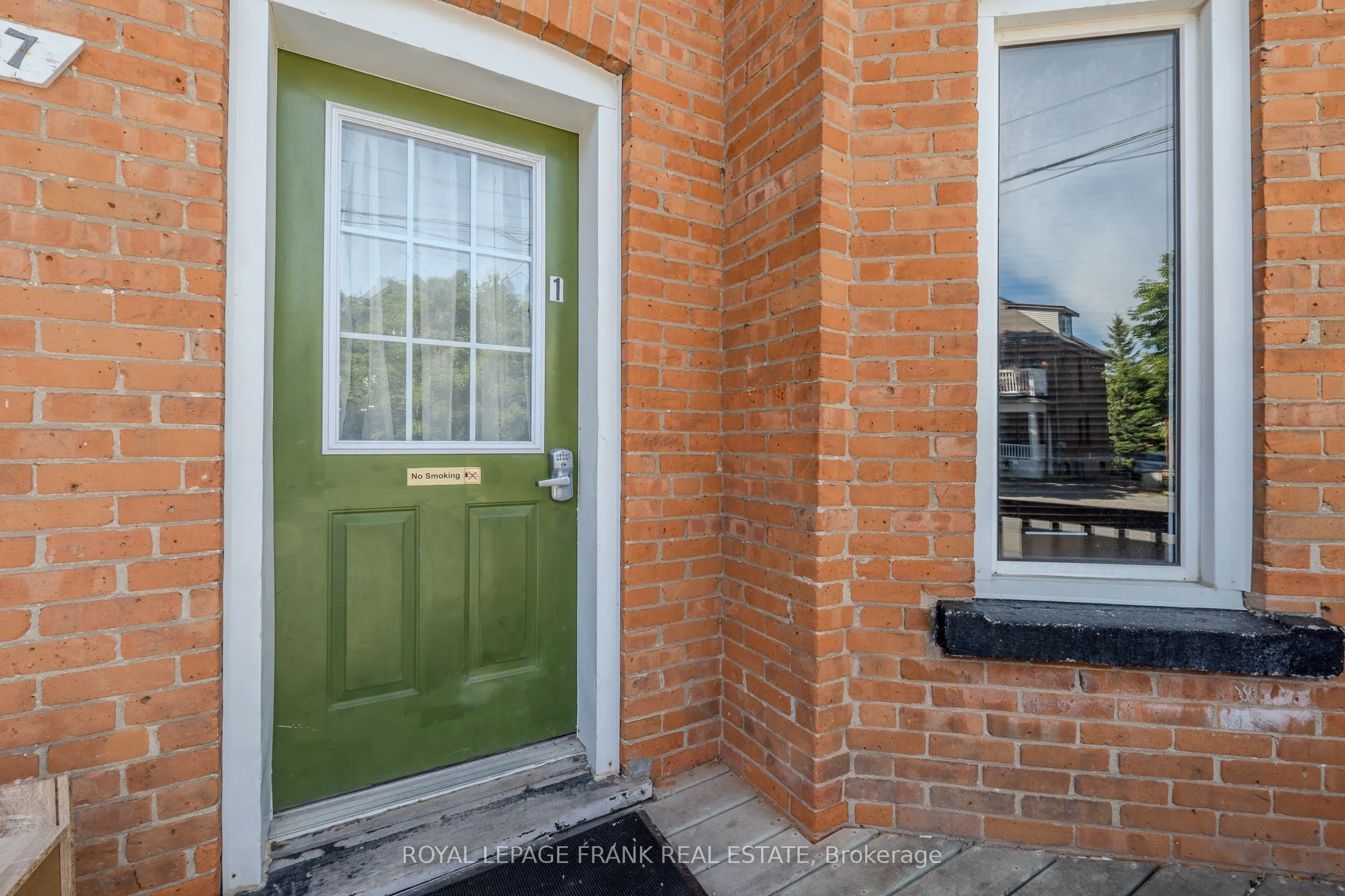 87 Durham Street W
