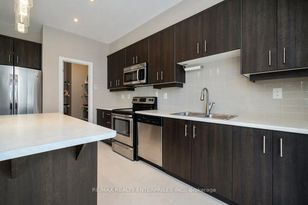 215 Dundas Street E, #9