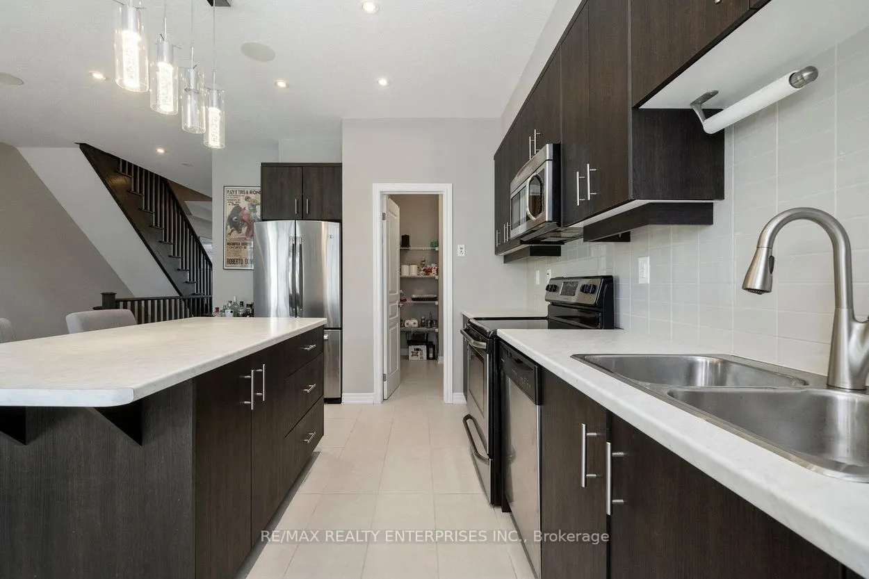 215 Dundas Street E, #9