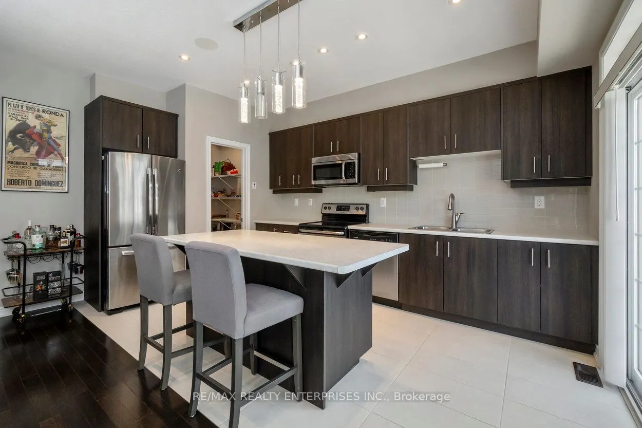 215 Dundas Street E, #9