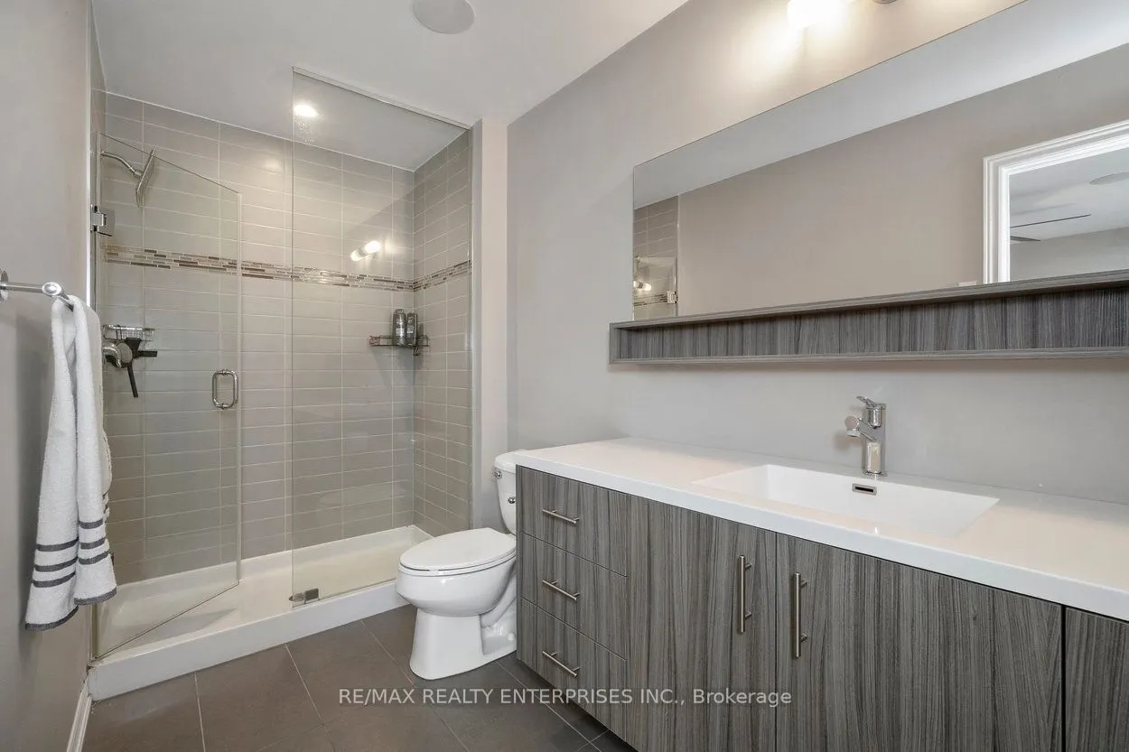215 Dundas Street E, #9