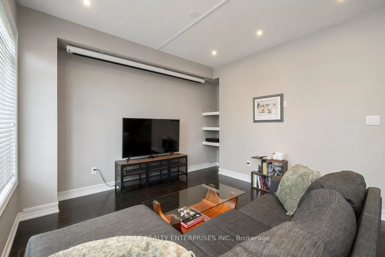 215 Dundas Street E, #9