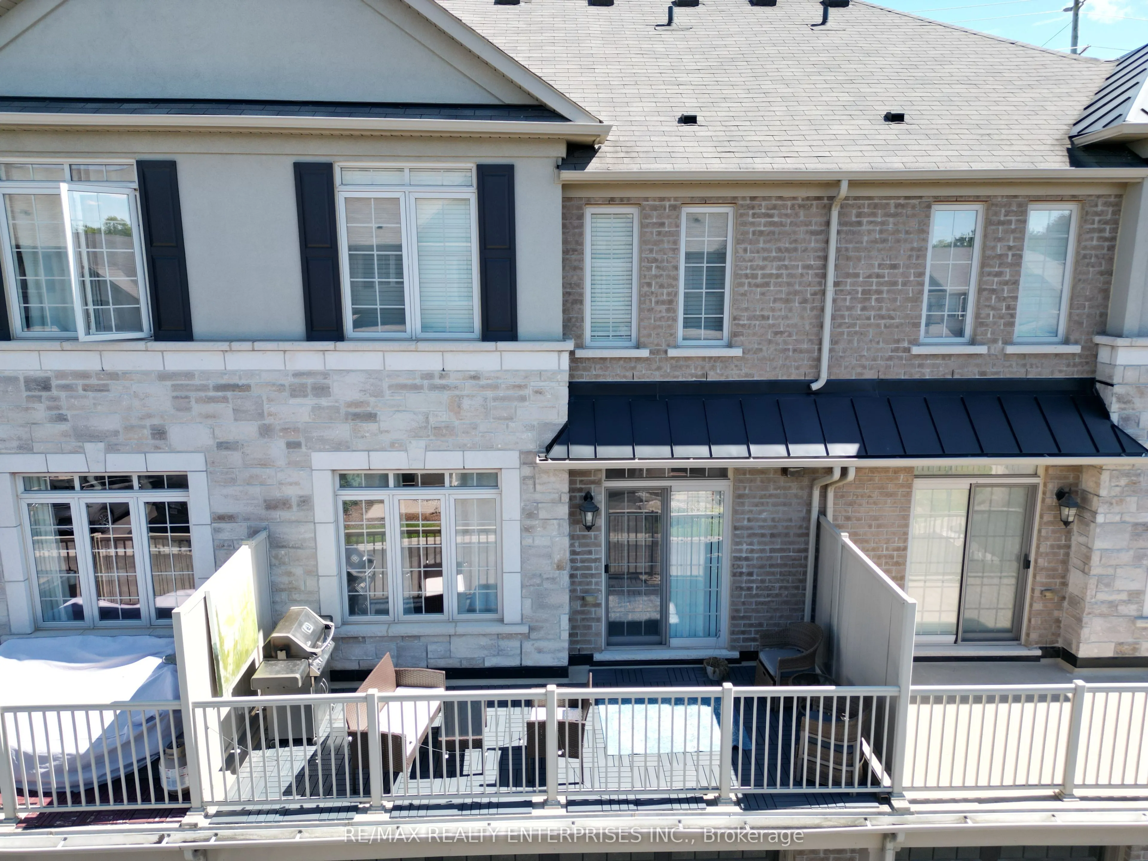 215 Dundas Street E, #9
