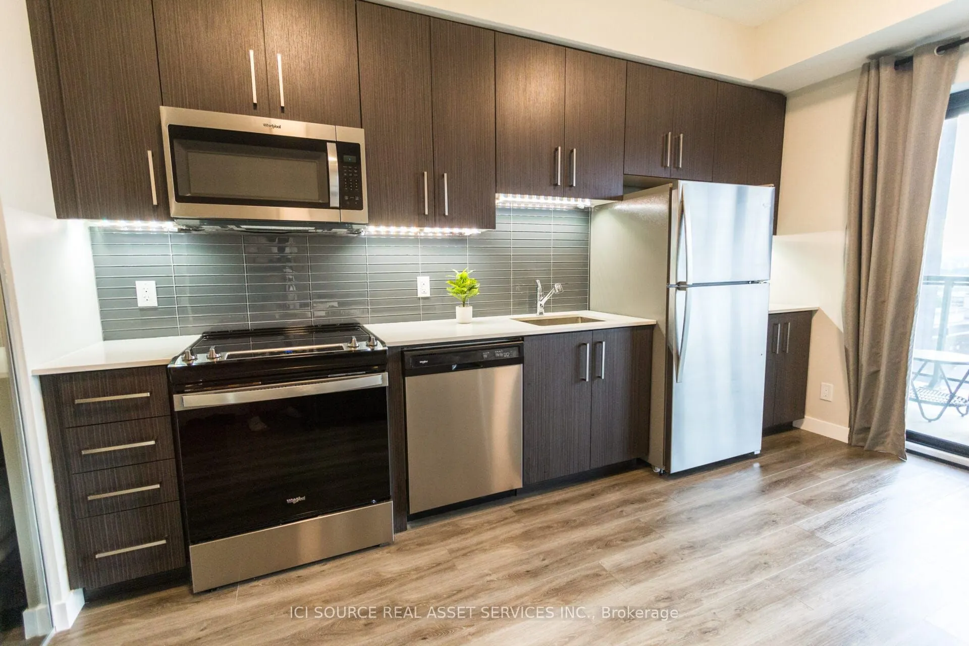15 Queen Street S, #1105