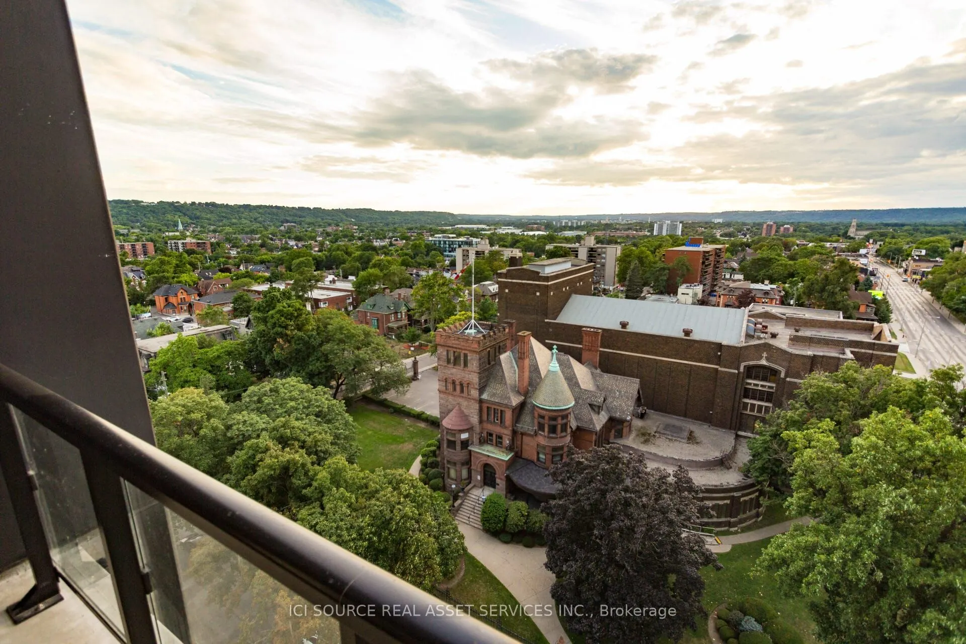 15 Queen Street S, #1105