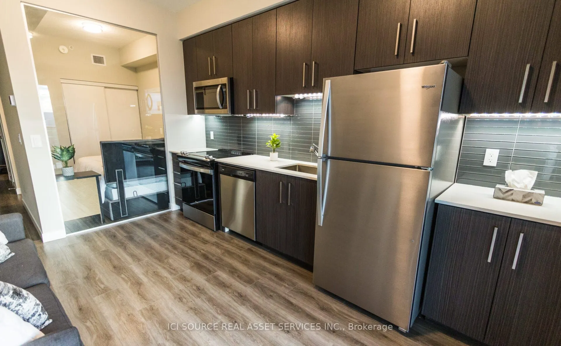 15 Queen Street S, #1105