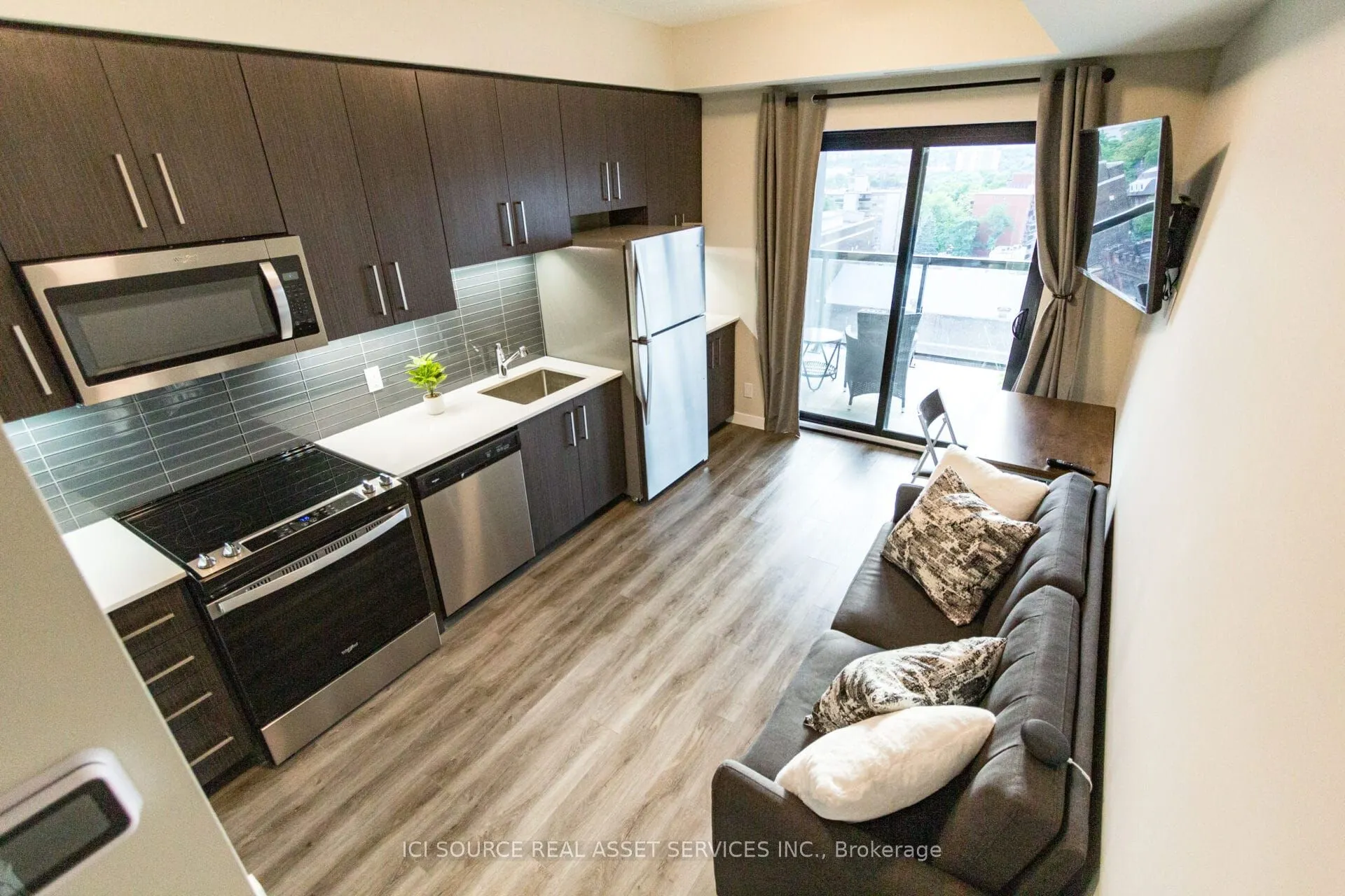 15 Queen Street S, #1105