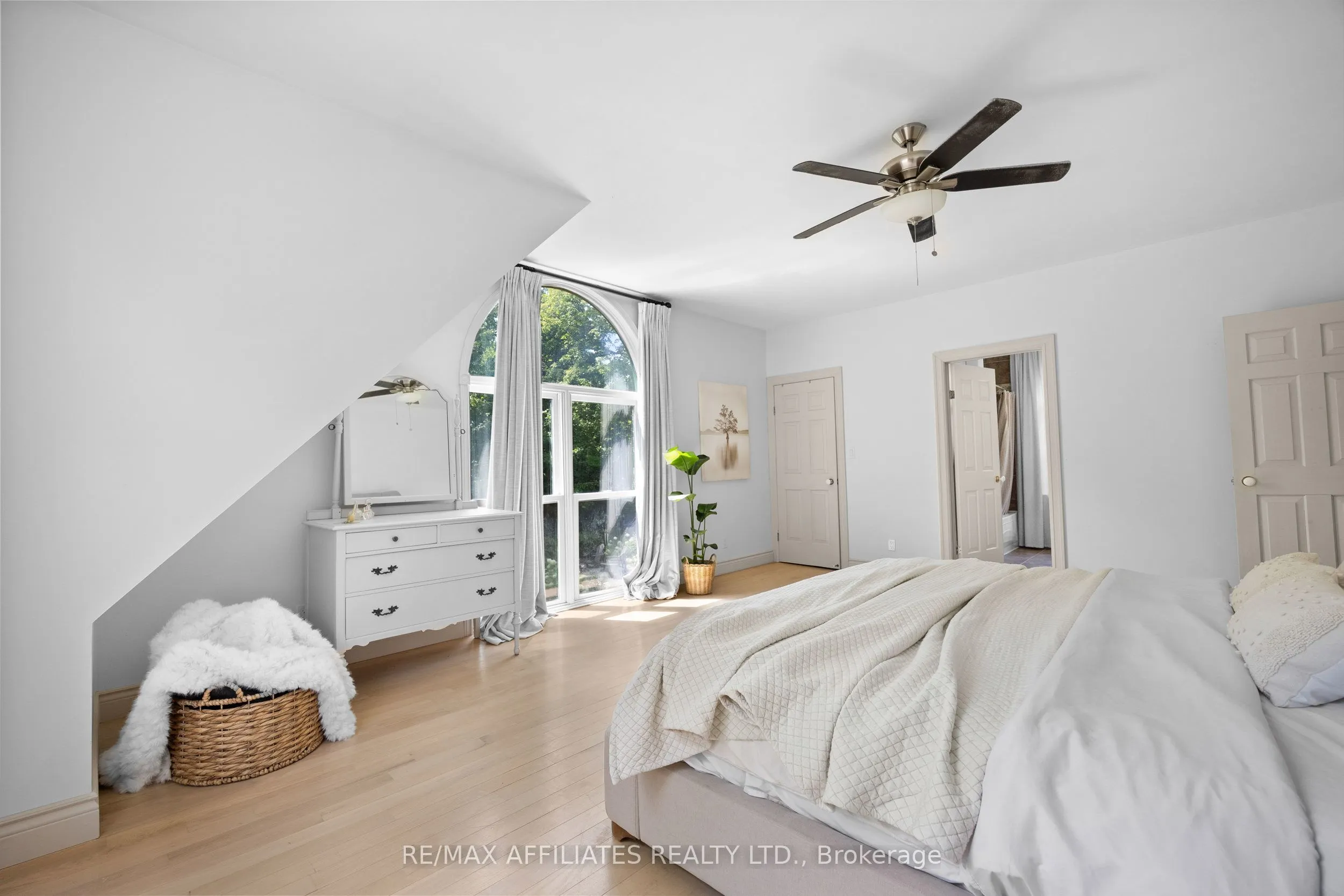 1727 Fallbrook Road