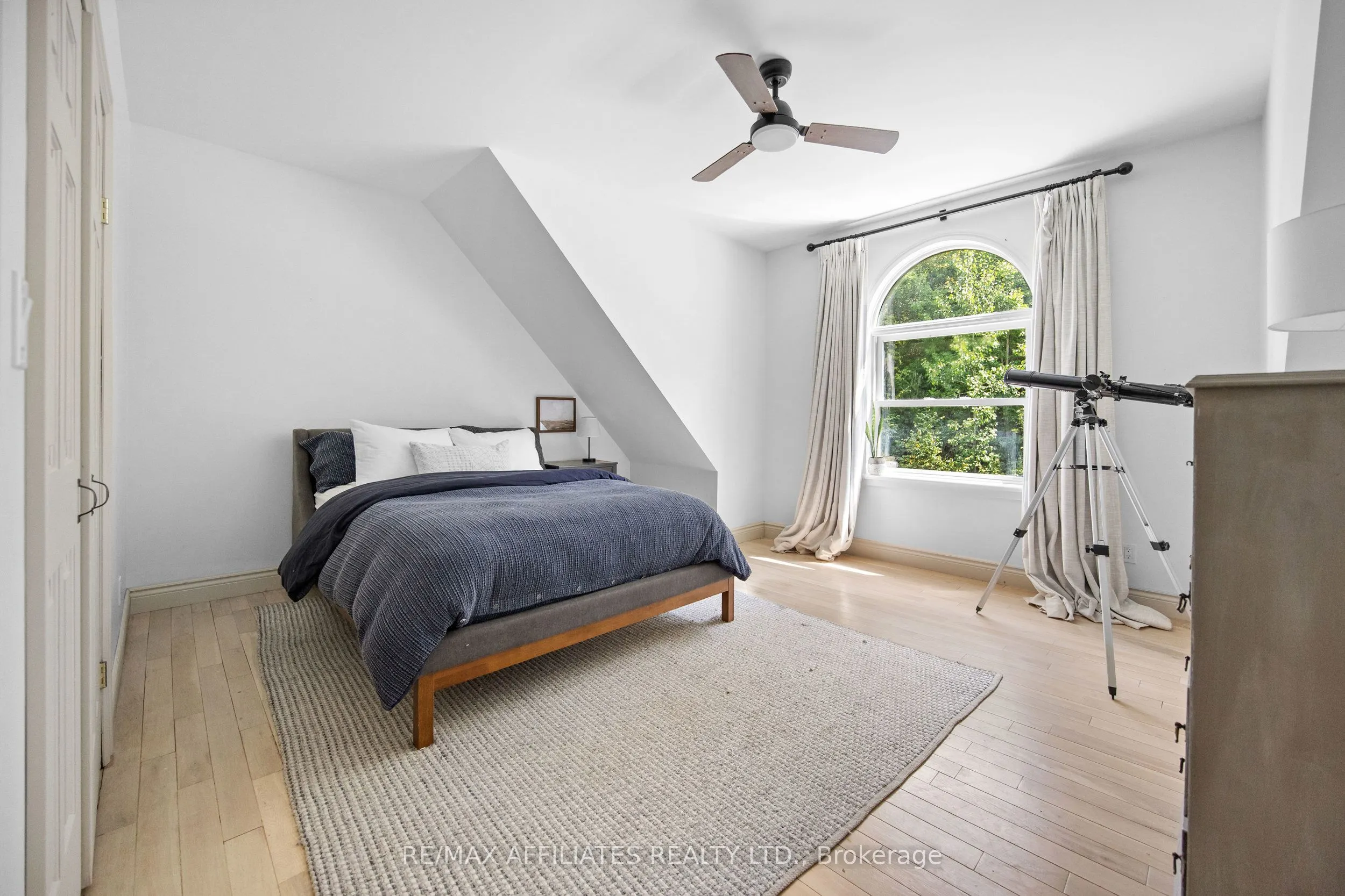 1727 Fallbrook Road