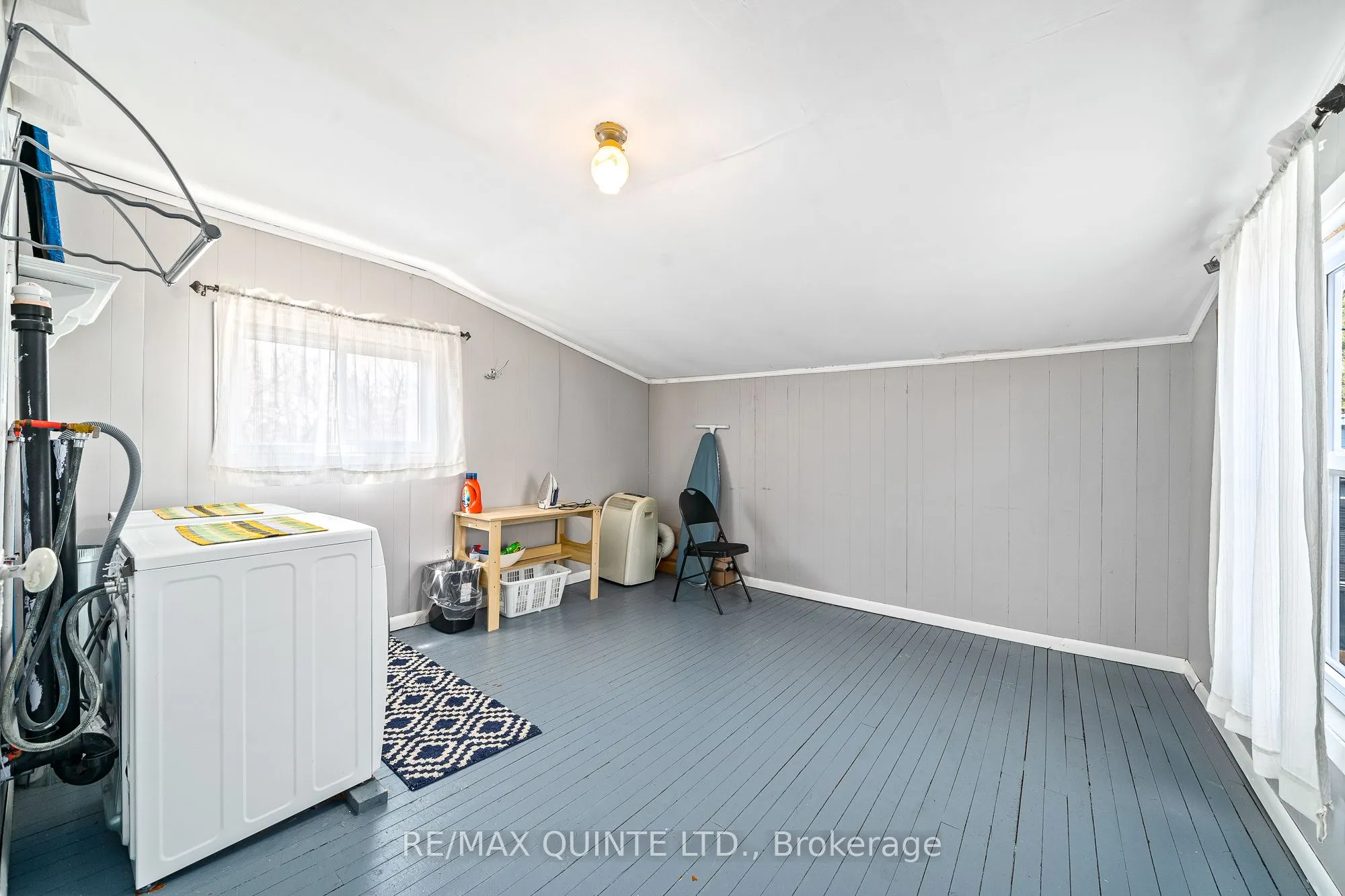156 Bridge Street E, #upper level