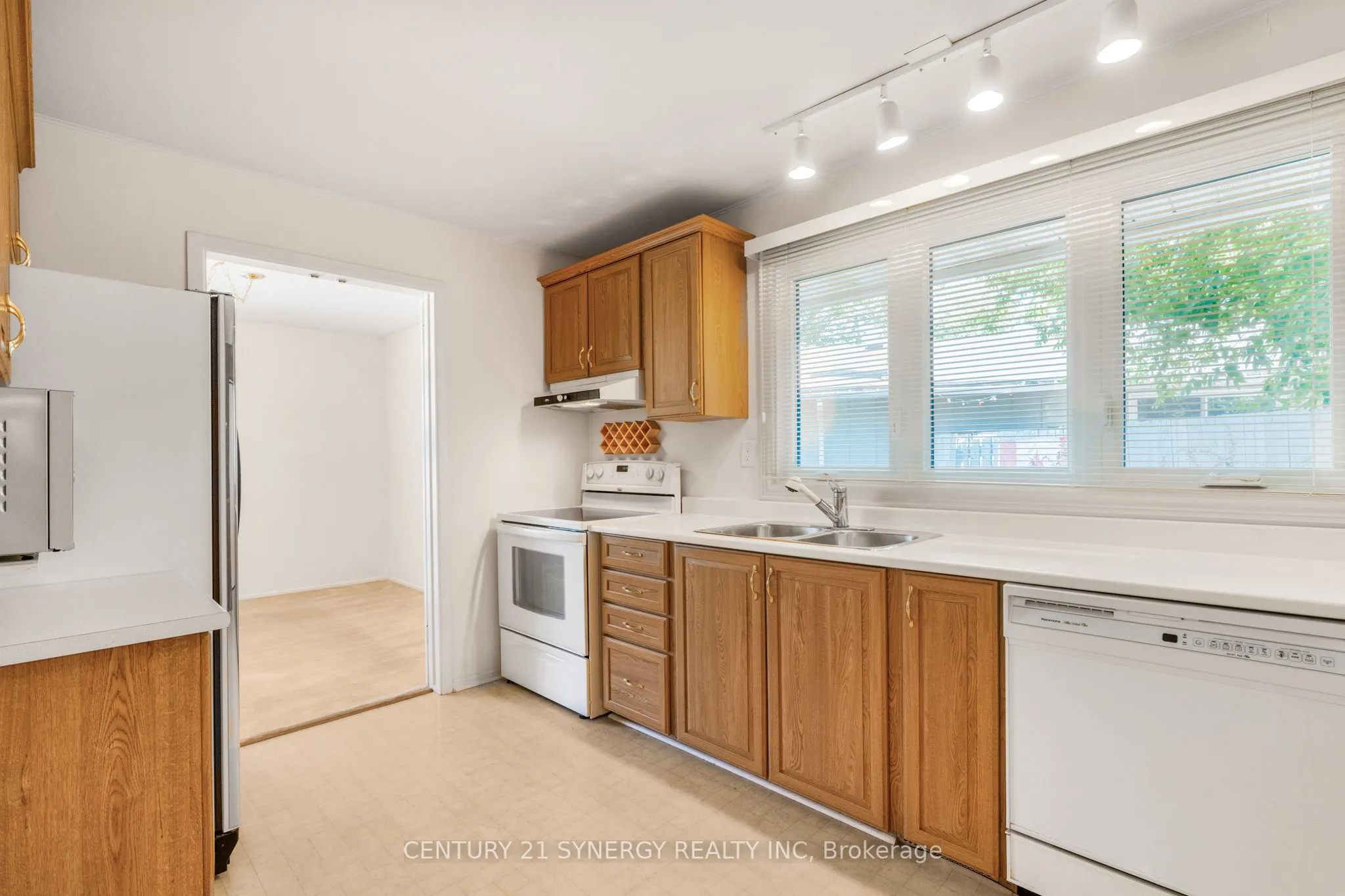 27 Midland Crescent
