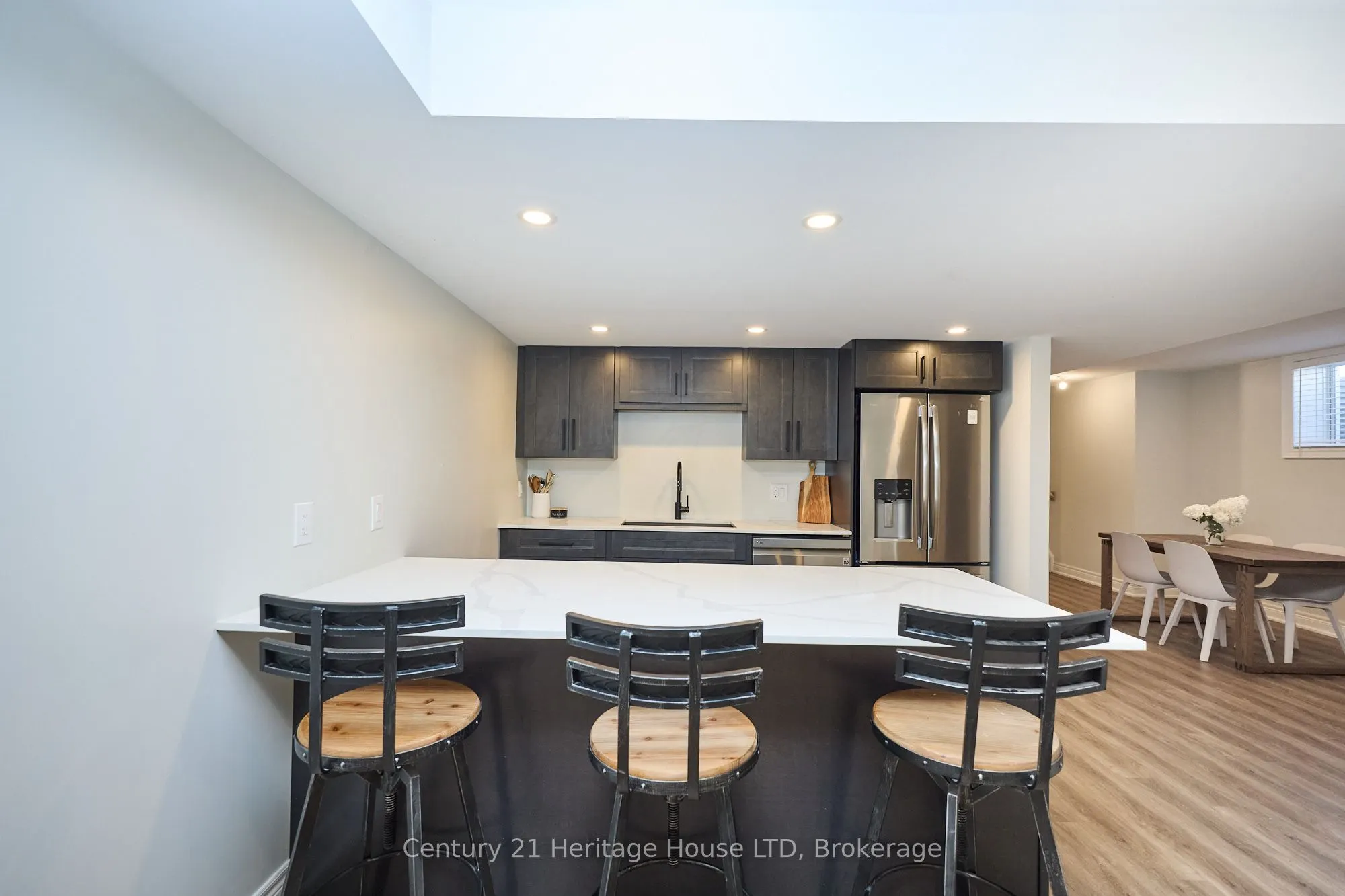 439 Viking Street