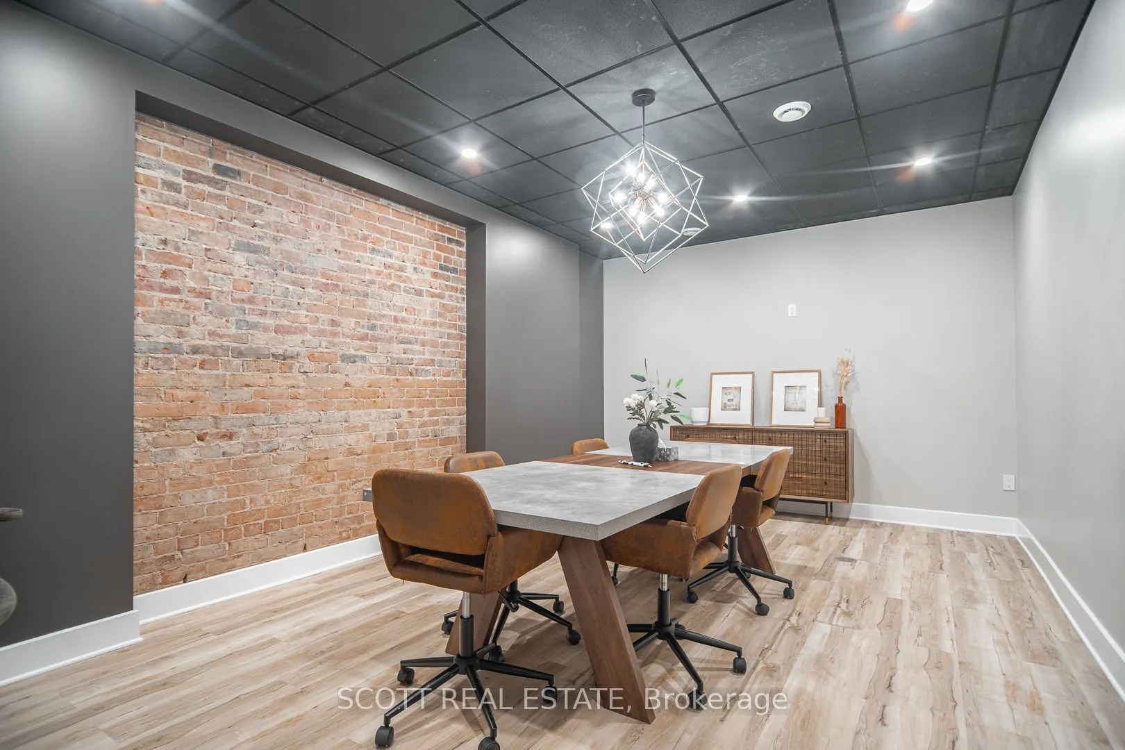150 Pembroke Street W