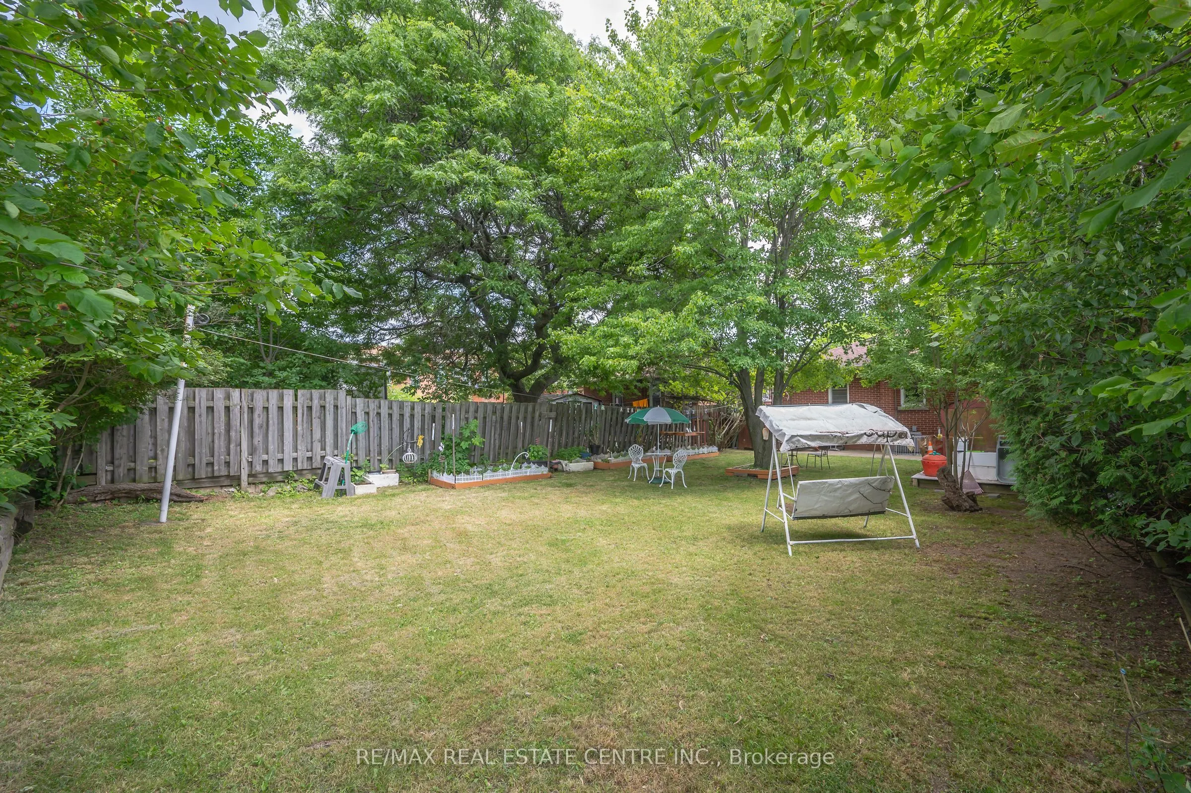 676 Upper Wentworth Street