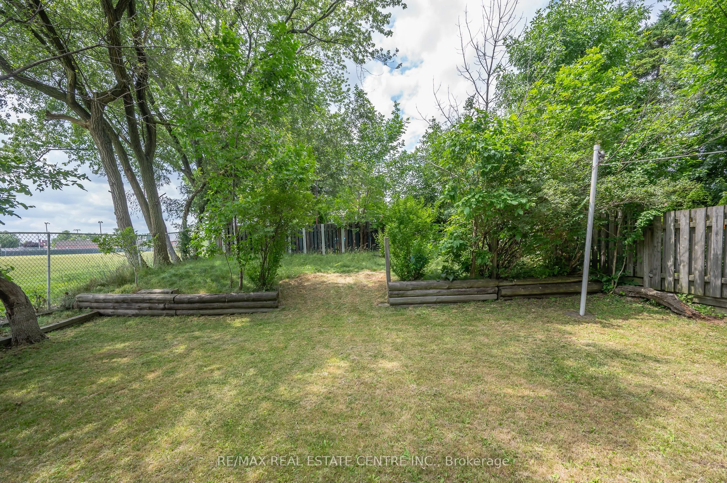676 Upper Wentworth Street
