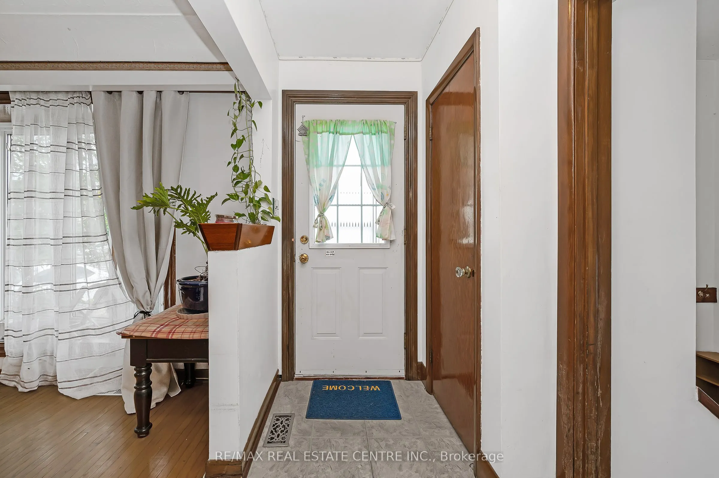 676 Upper Wentworth Street