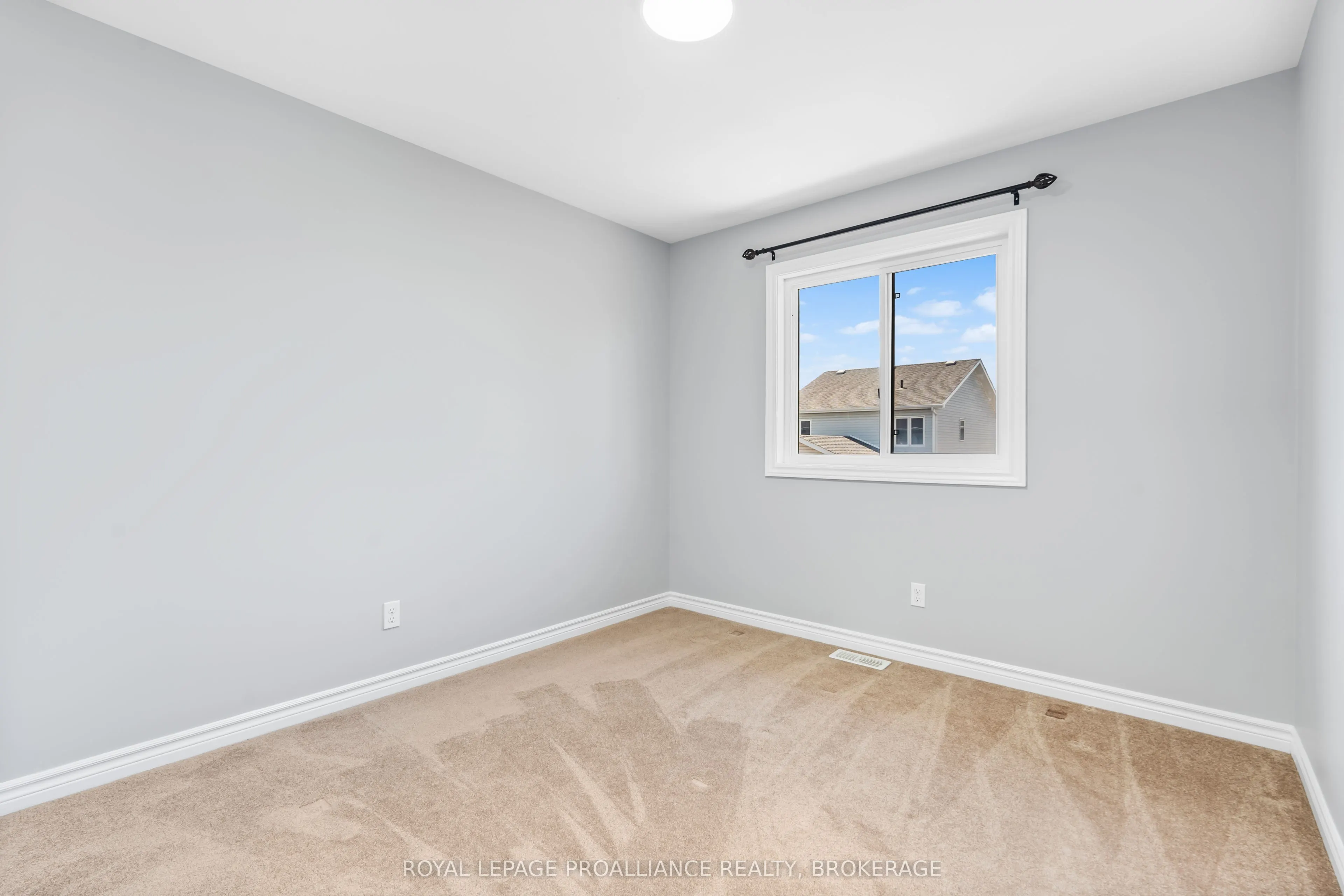 1584 Davenport Crescent