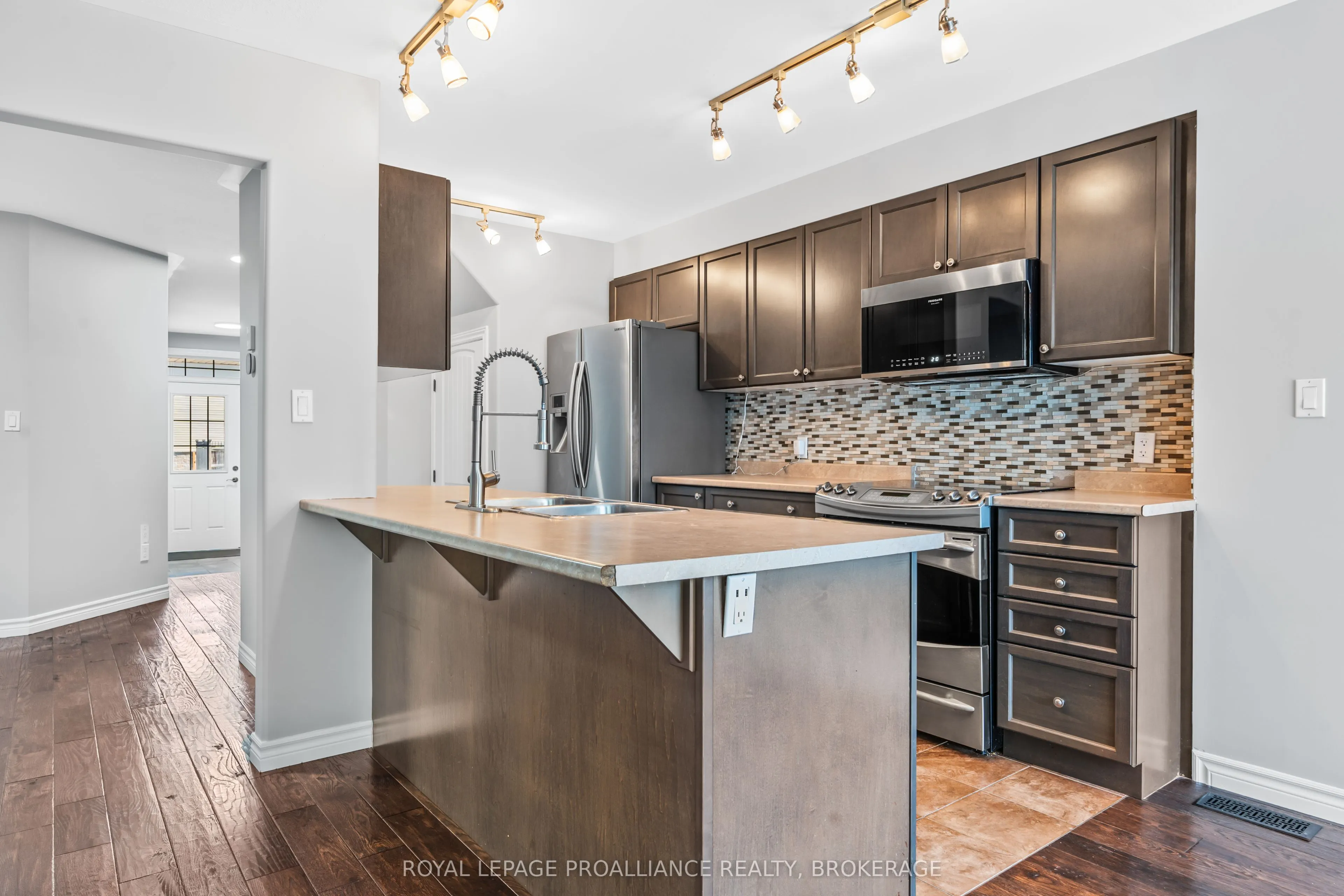 1584 Davenport Crescent