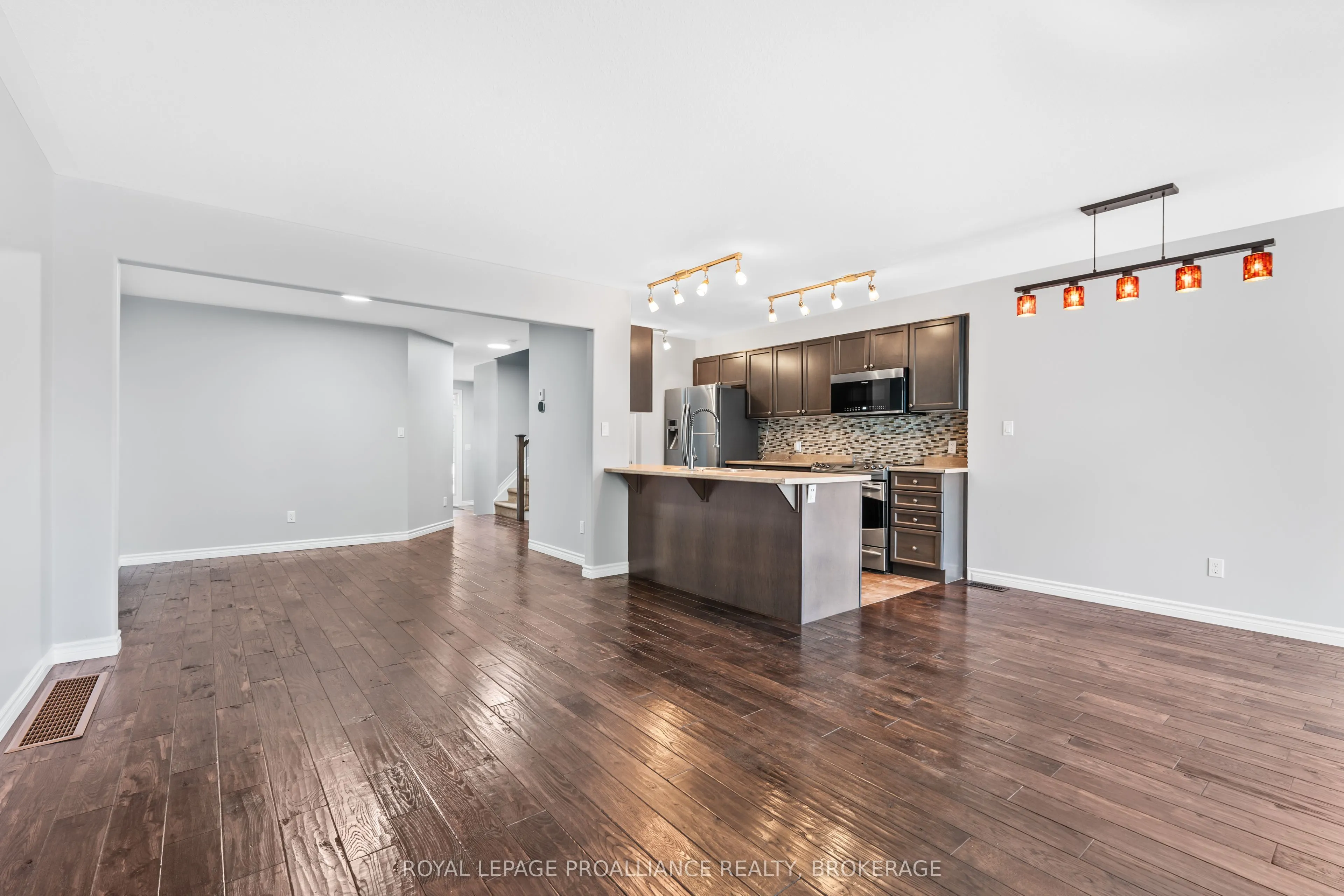 1584 Davenport Crescent