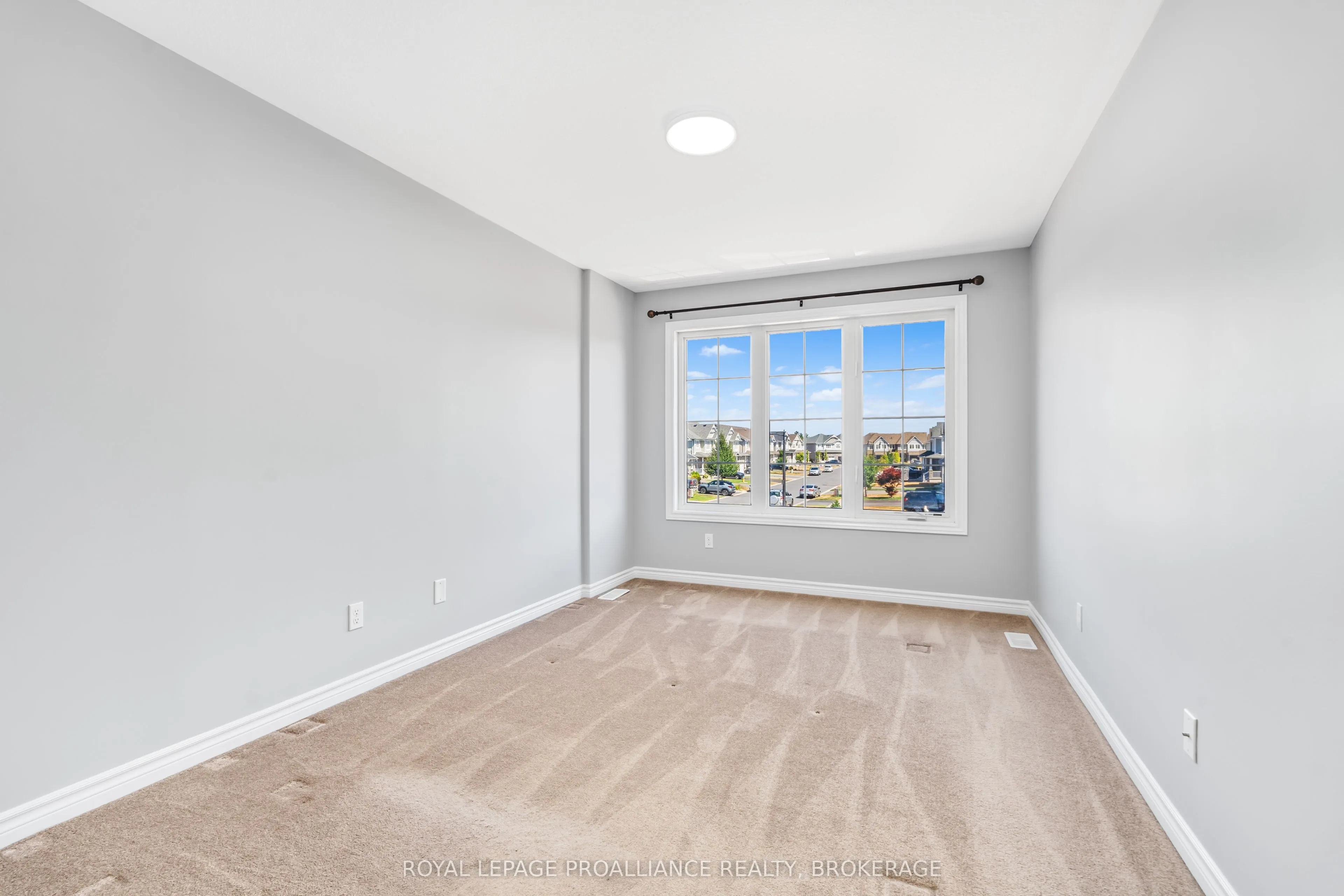 1584 Davenport Crescent