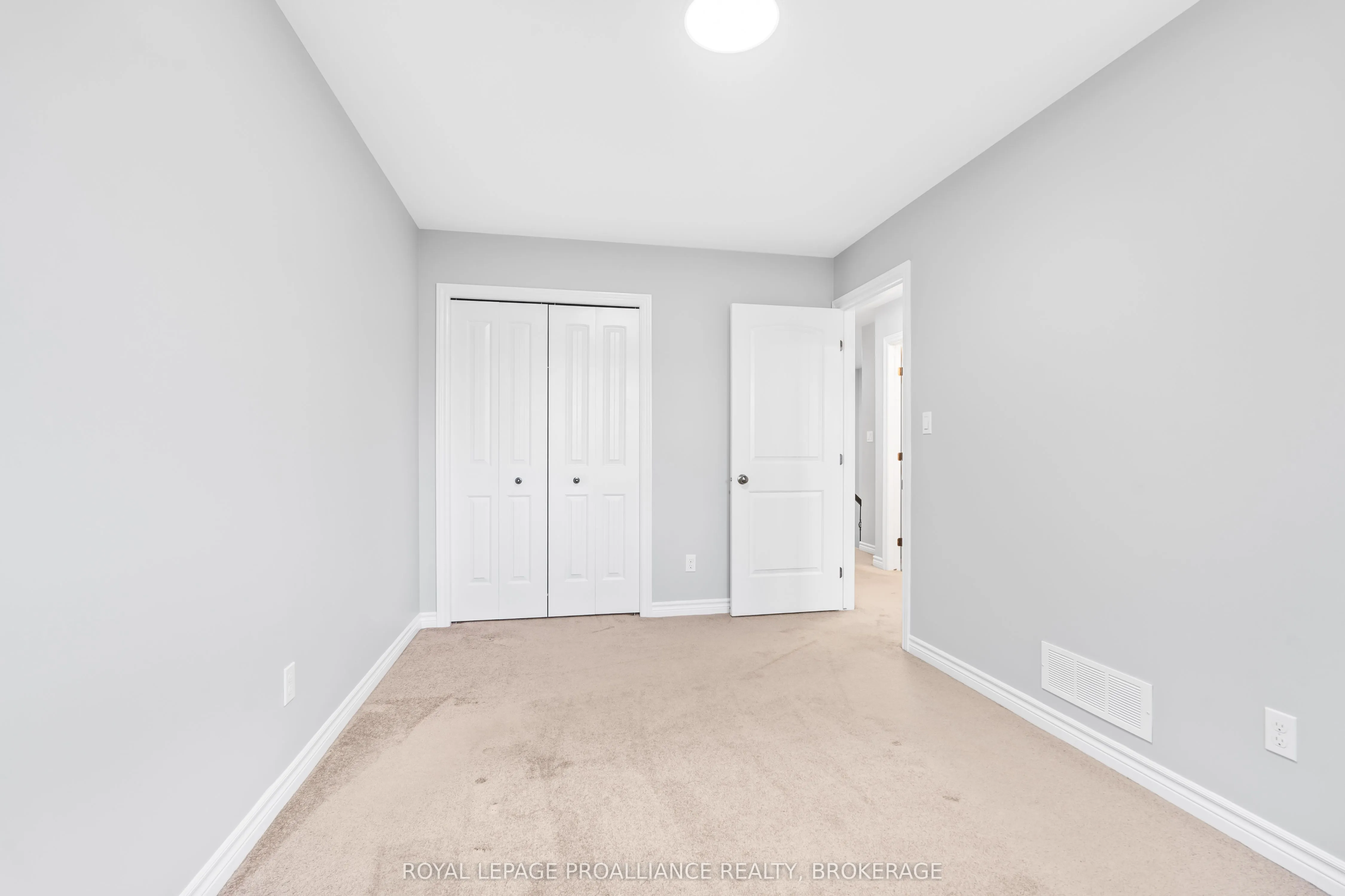 1584 Davenport Crescent