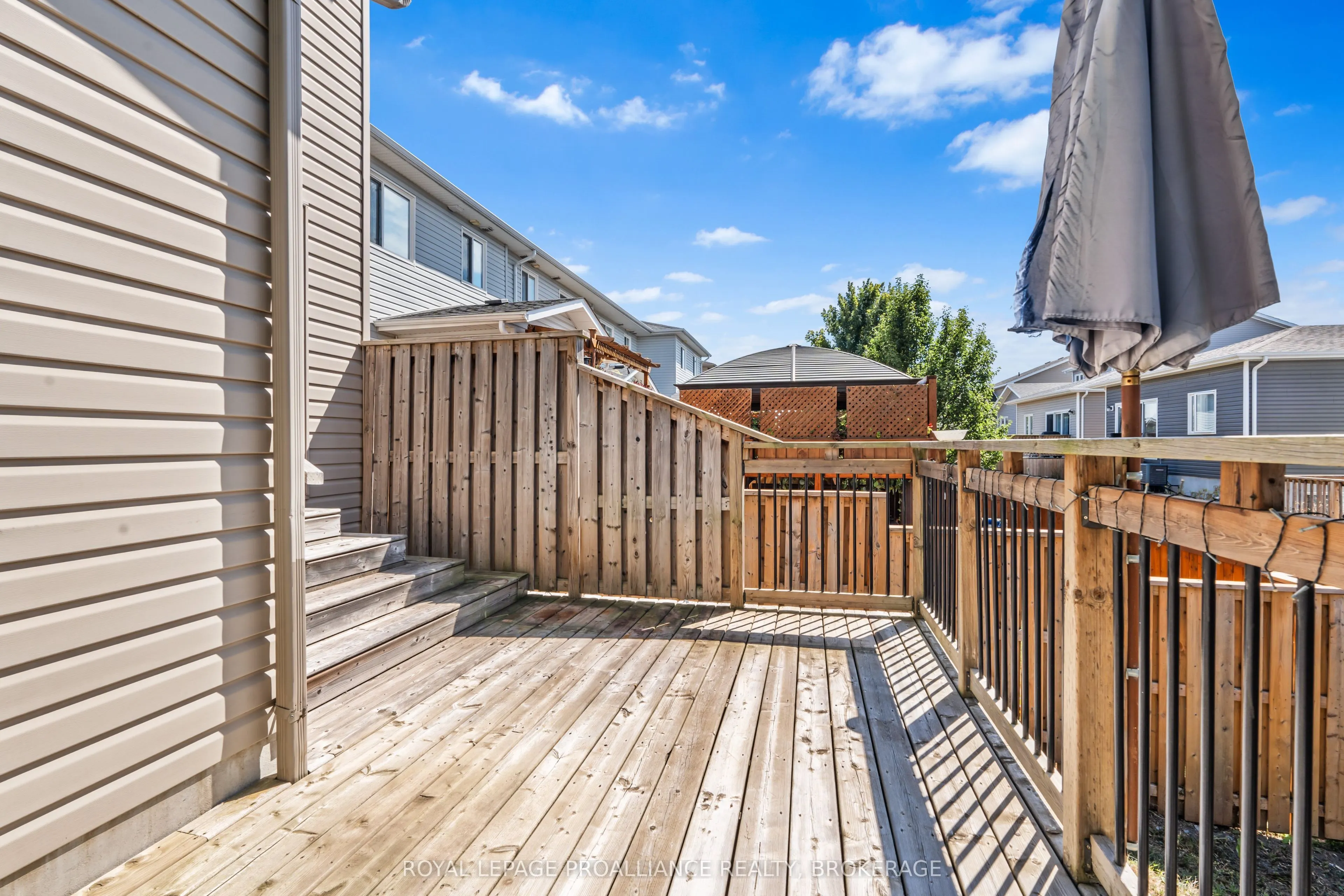 1584 Davenport Crescent
