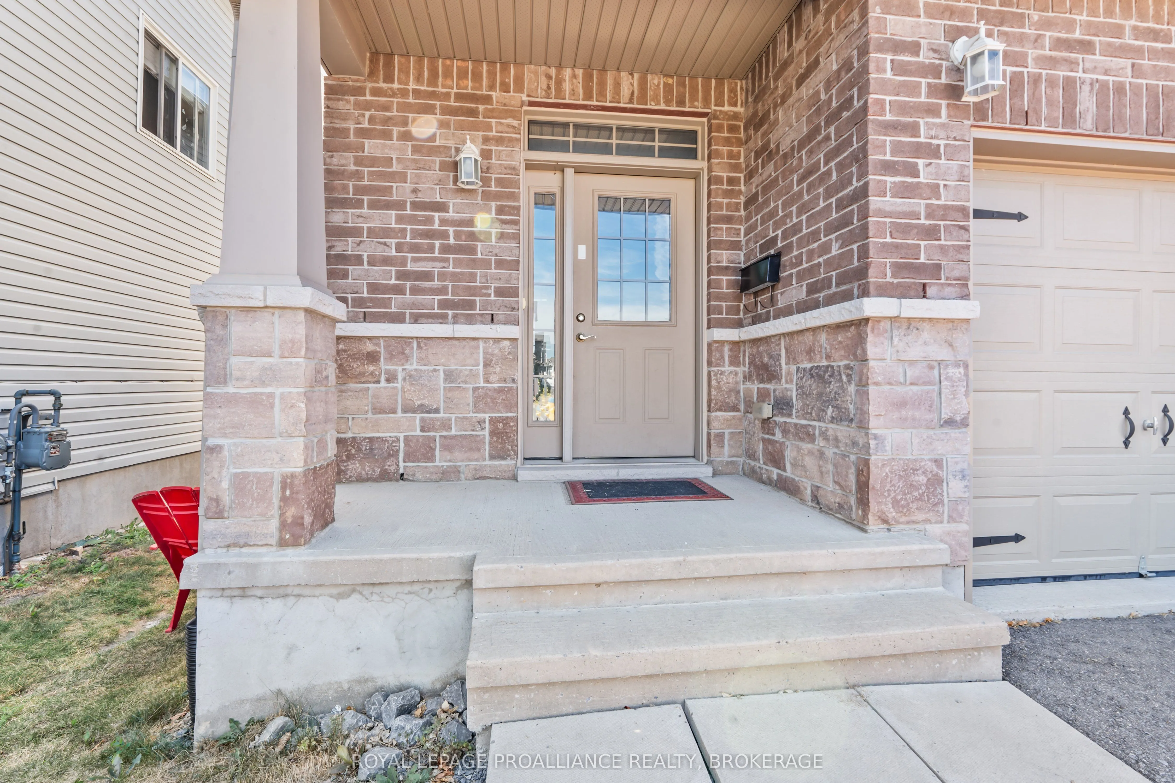 1584 Davenport Crescent