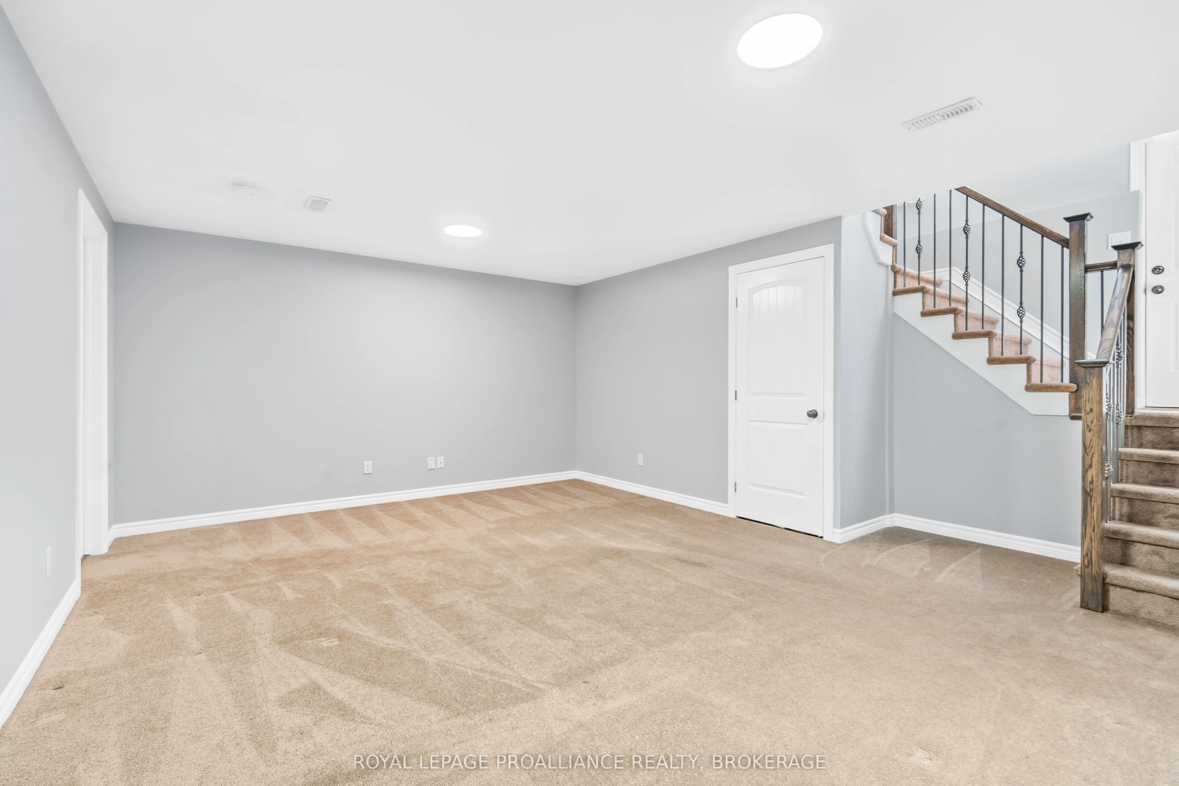 1584 Davenport Crescent