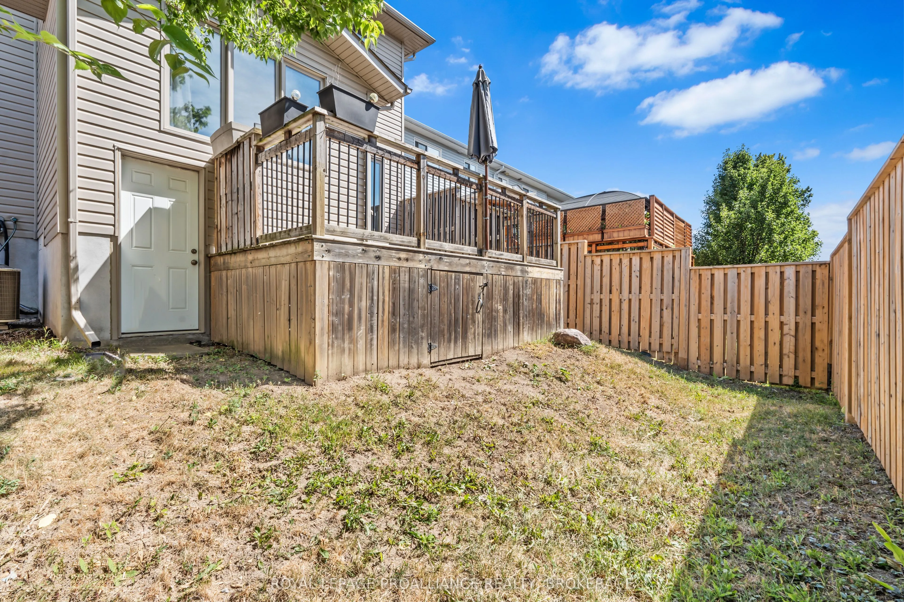 1584 Davenport Crescent