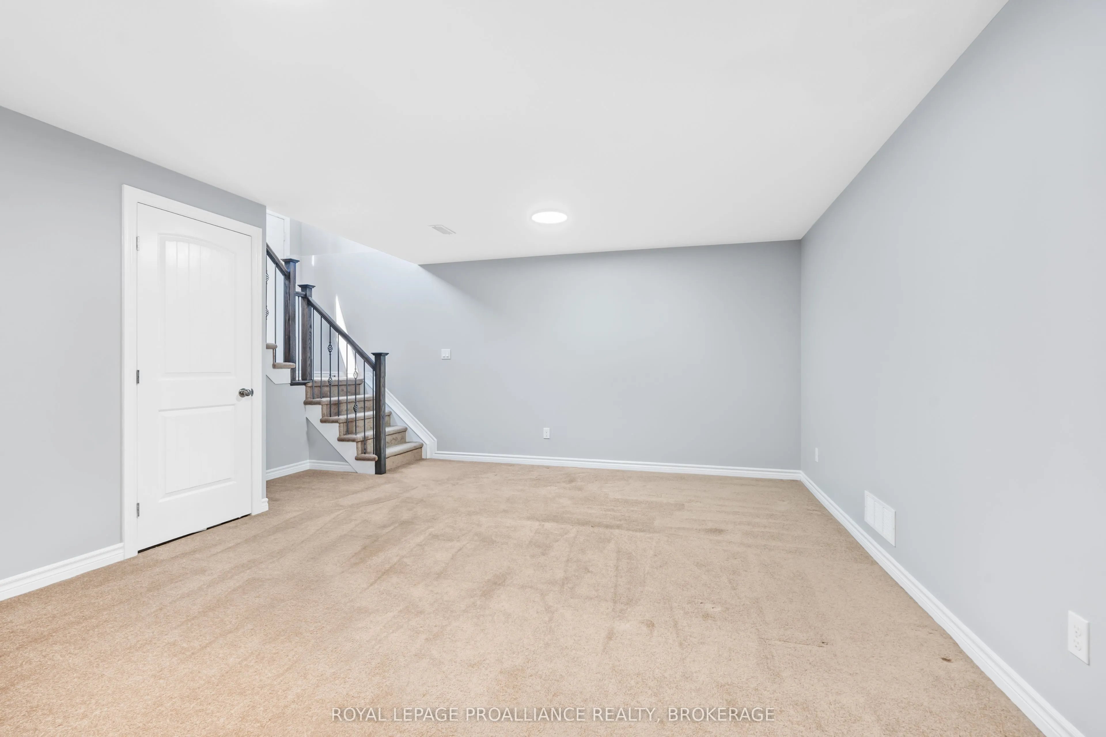 1584 Davenport Crescent