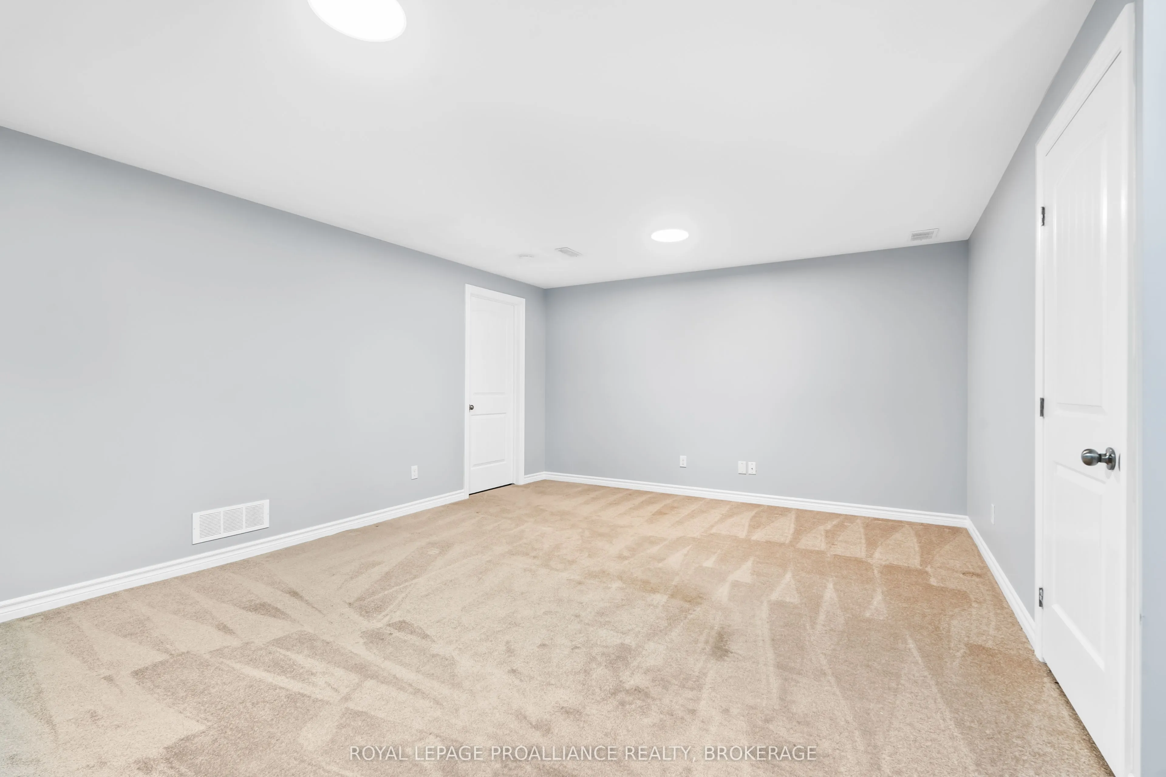 1584 Davenport Crescent