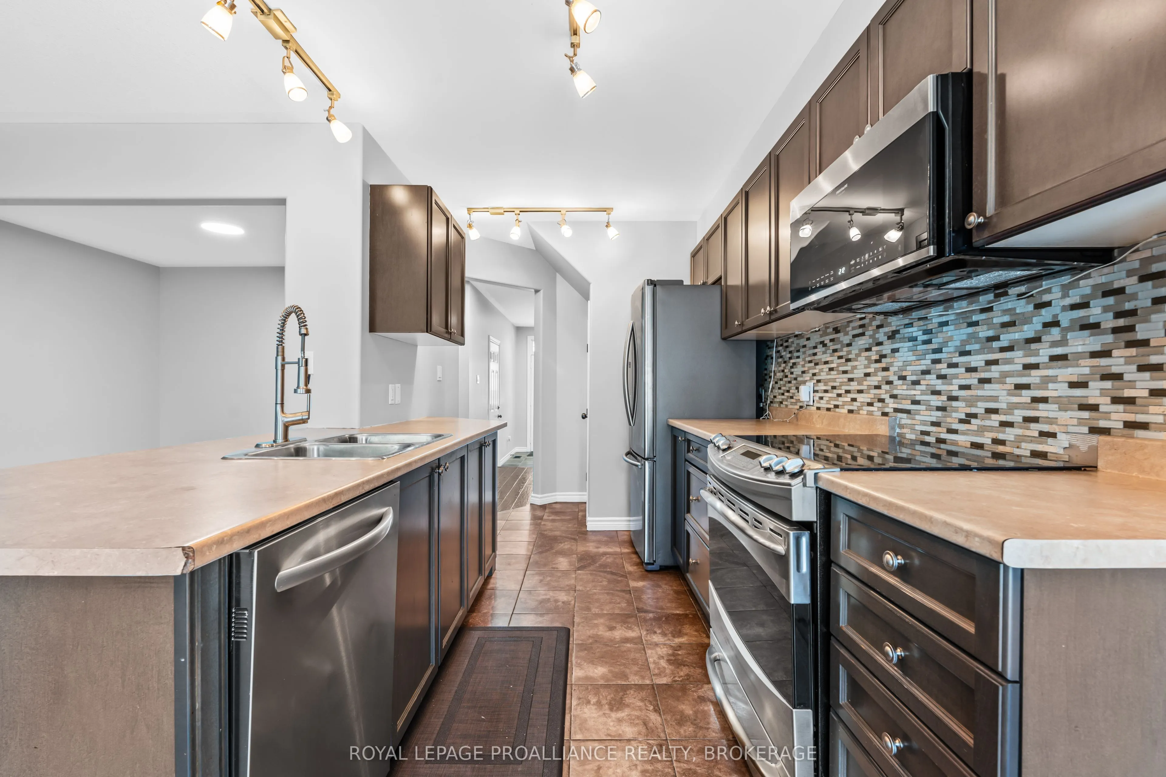 1584 Davenport Crescent
