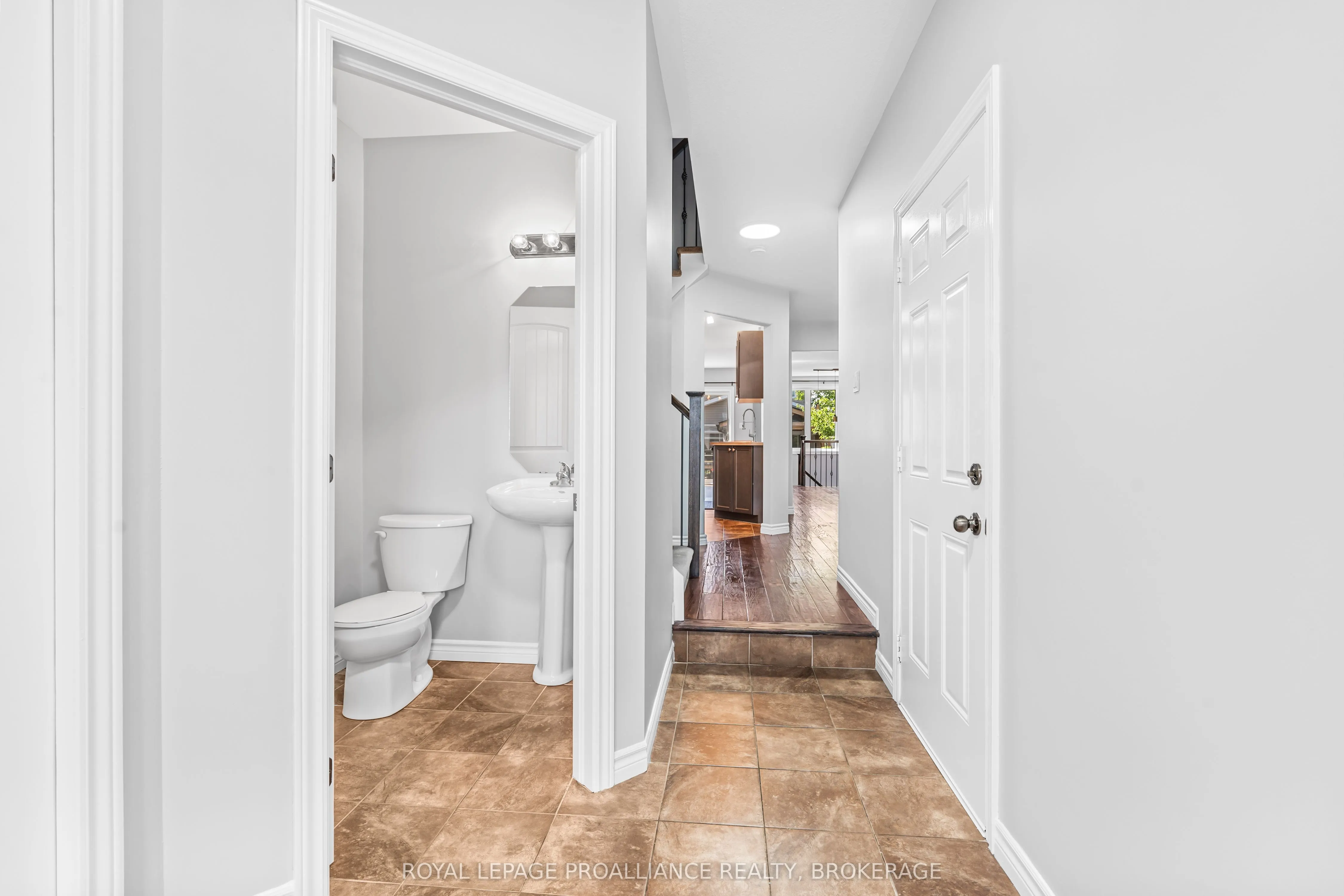 1584 Davenport Crescent