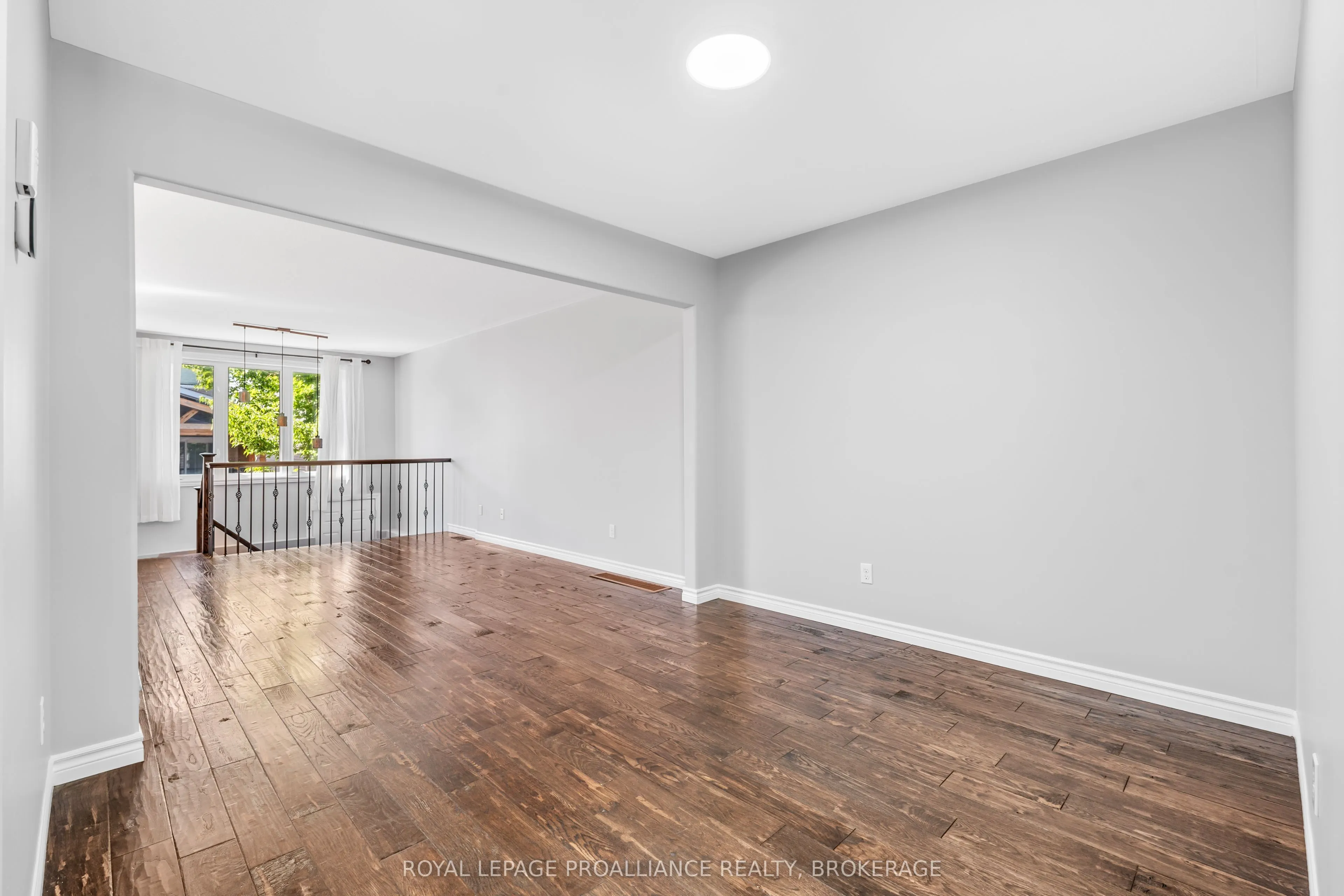 1584 Davenport Crescent