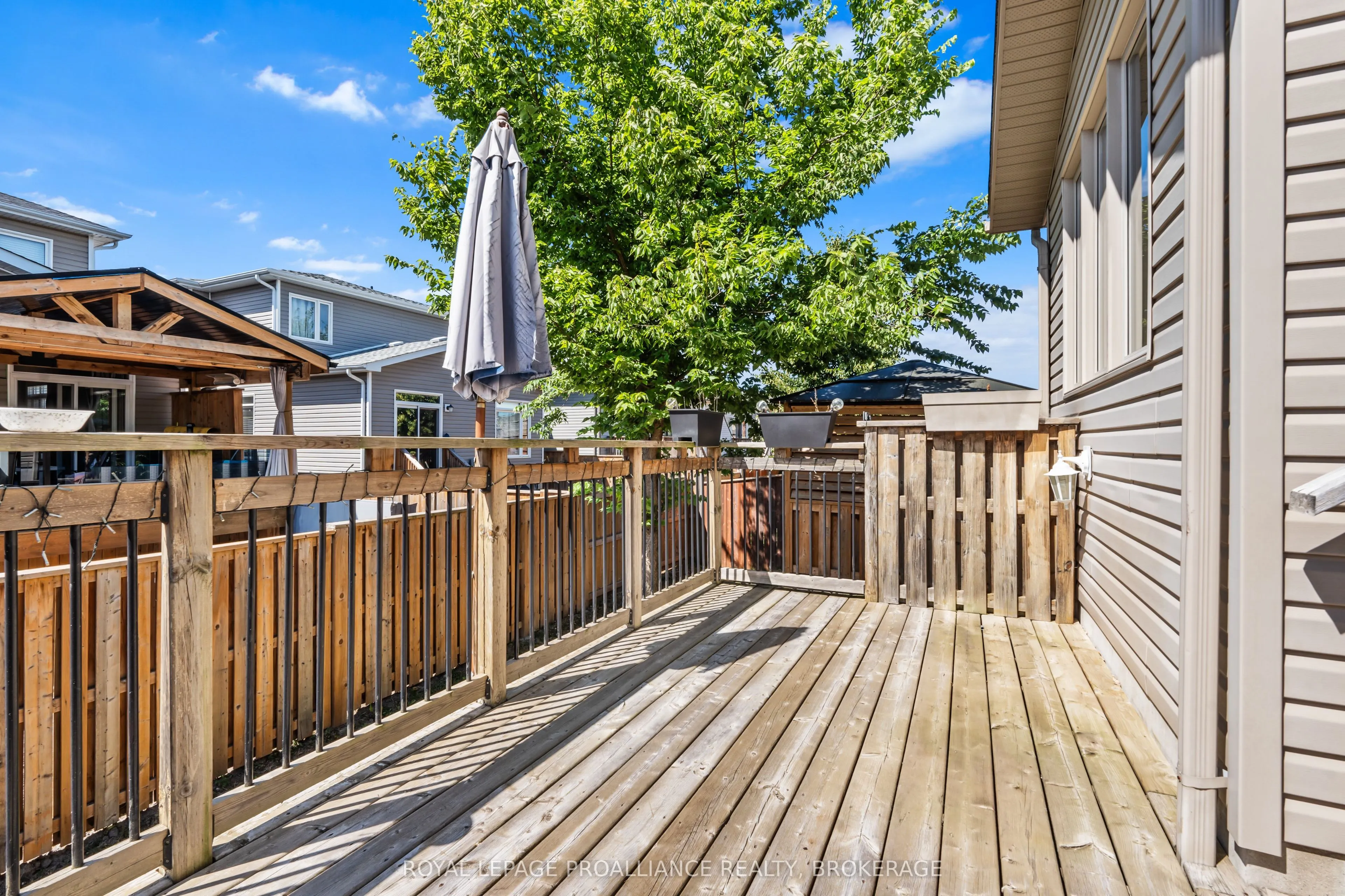 1584 Davenport Crescent