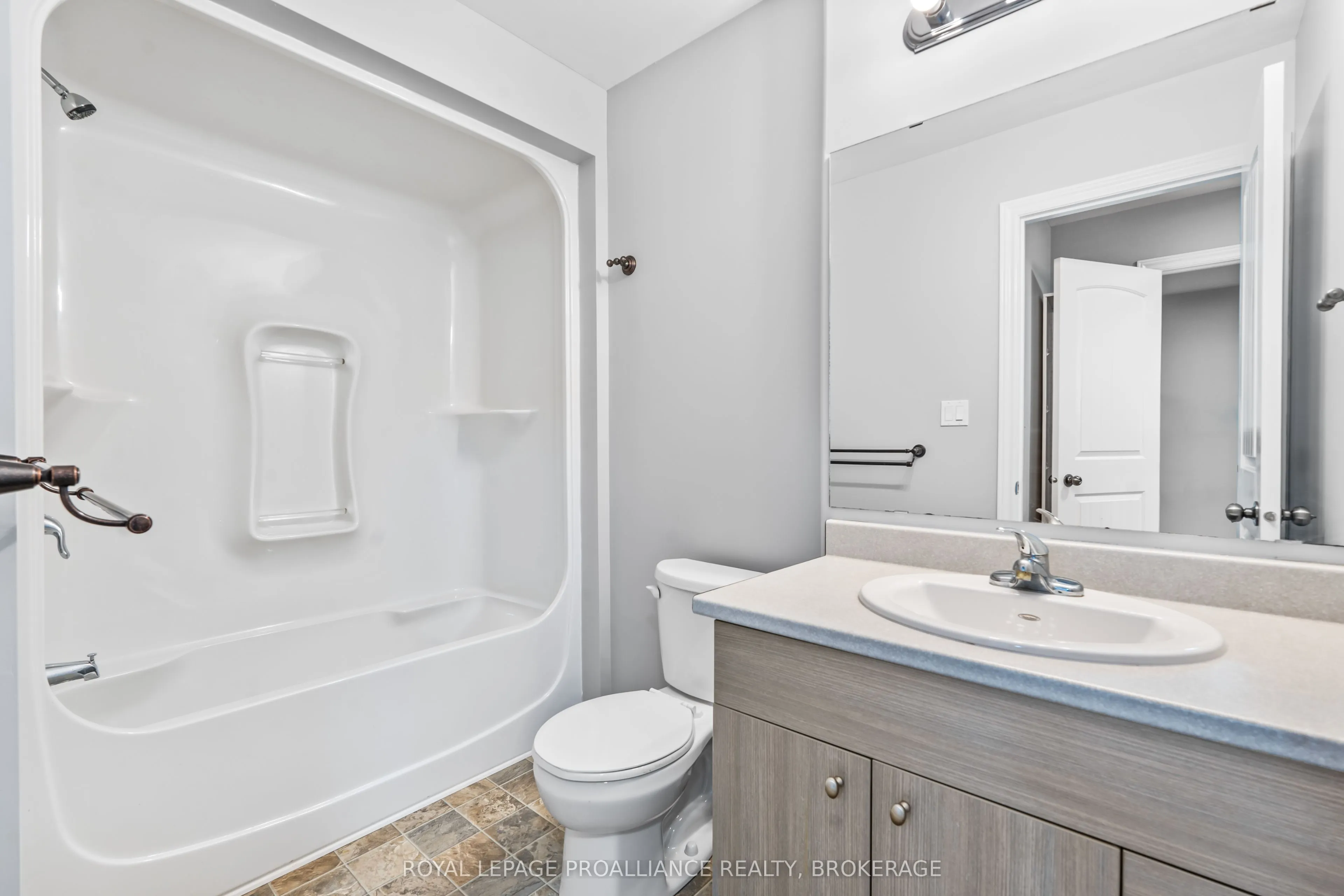 1584 Davenport Crescent