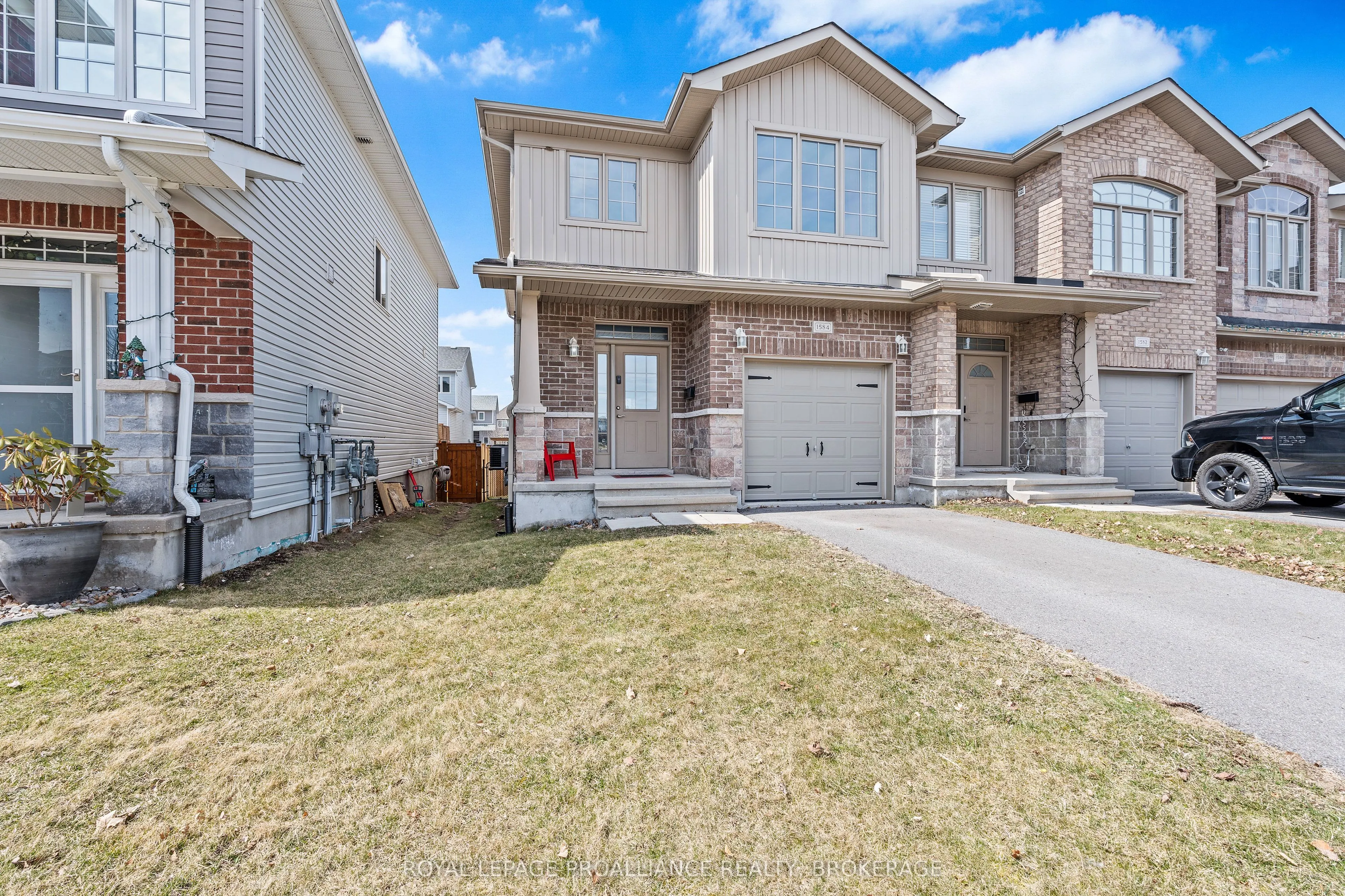 1584 Davenport Crescent