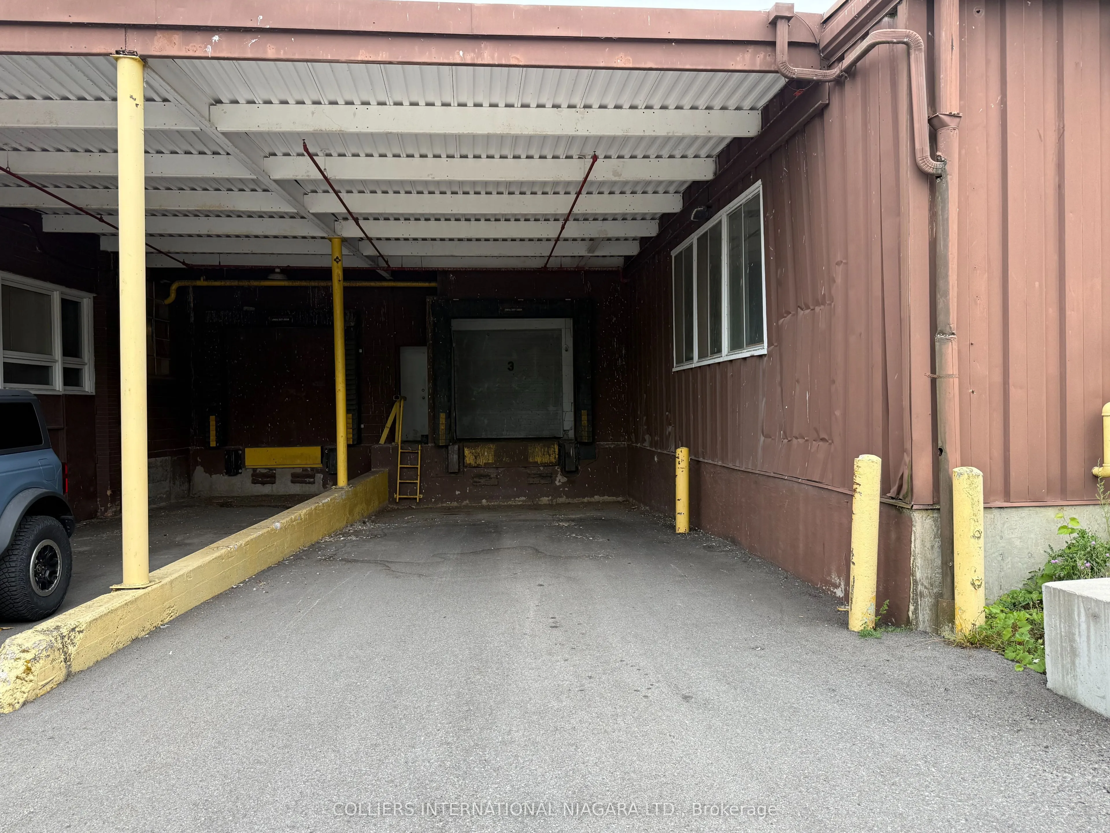 120 WELLINGTON Street N, #2