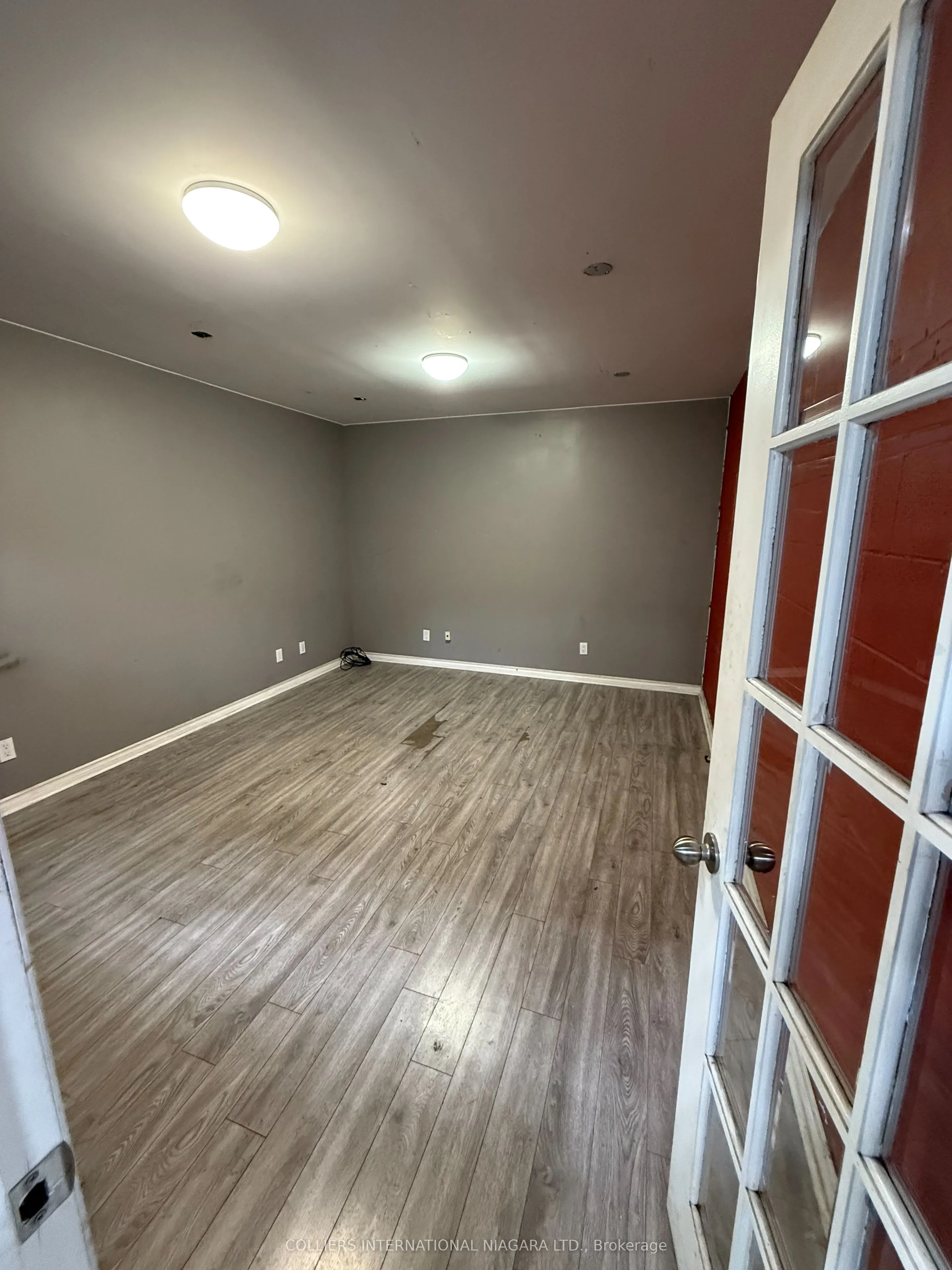 120 WELLINGTON Street N, #2