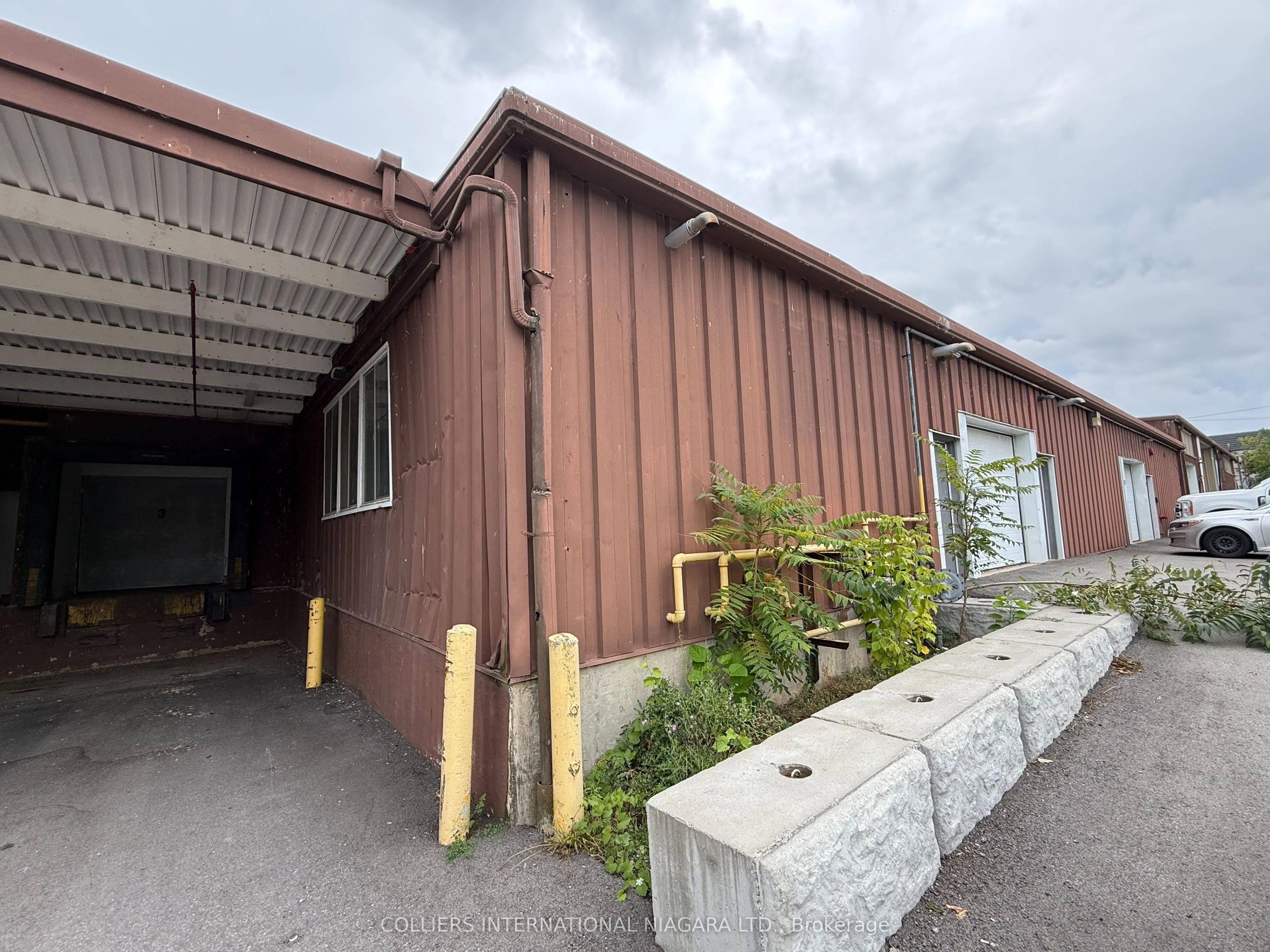 120 WELLINGTON Street N, #2