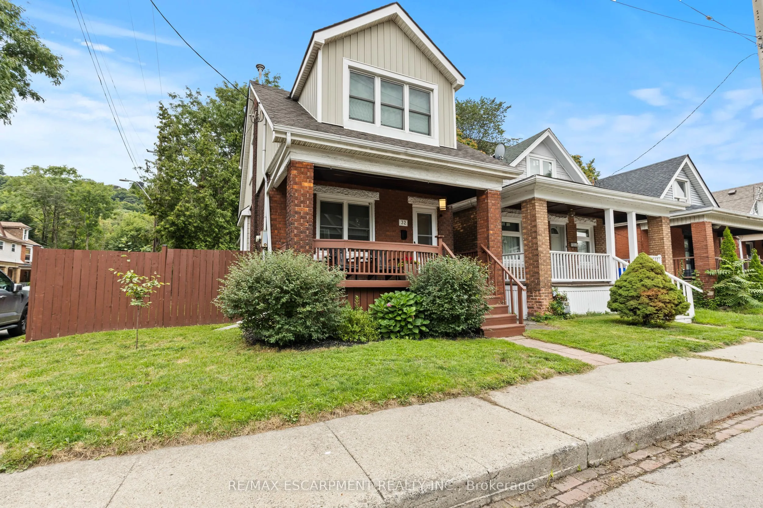 32 Webber Avenue