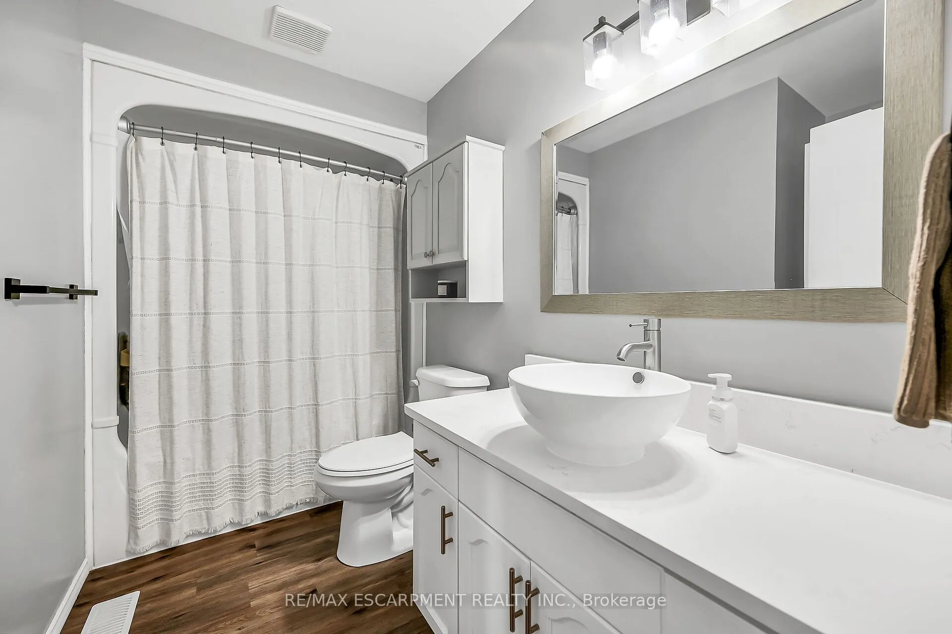 54 Argyle Street S, #2