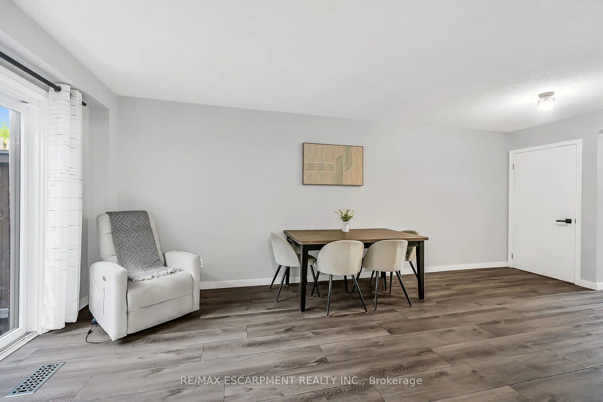 54 Argyle Street S, #2