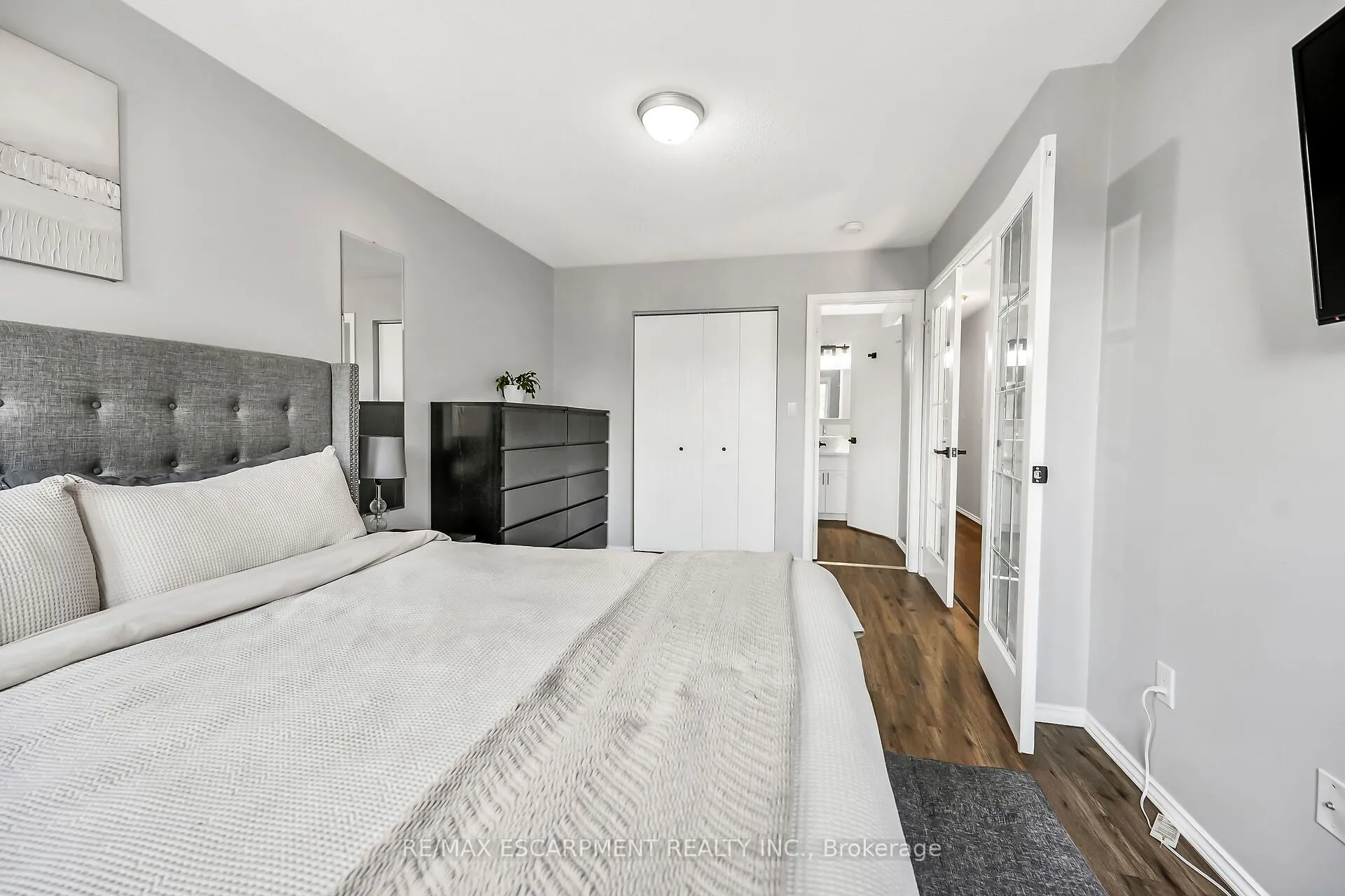 54 Argyle Street S, #2