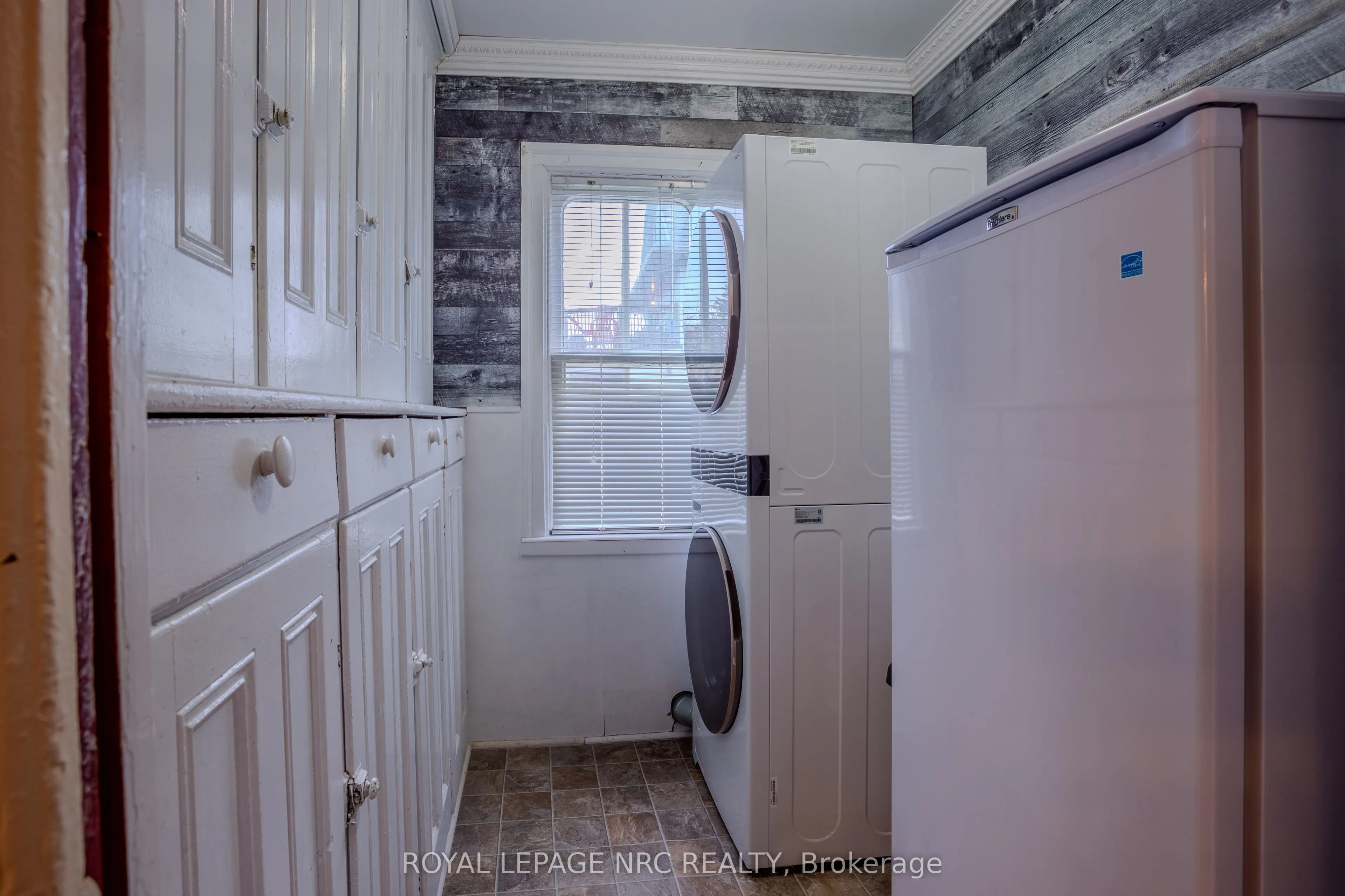 348 Ridge Road N