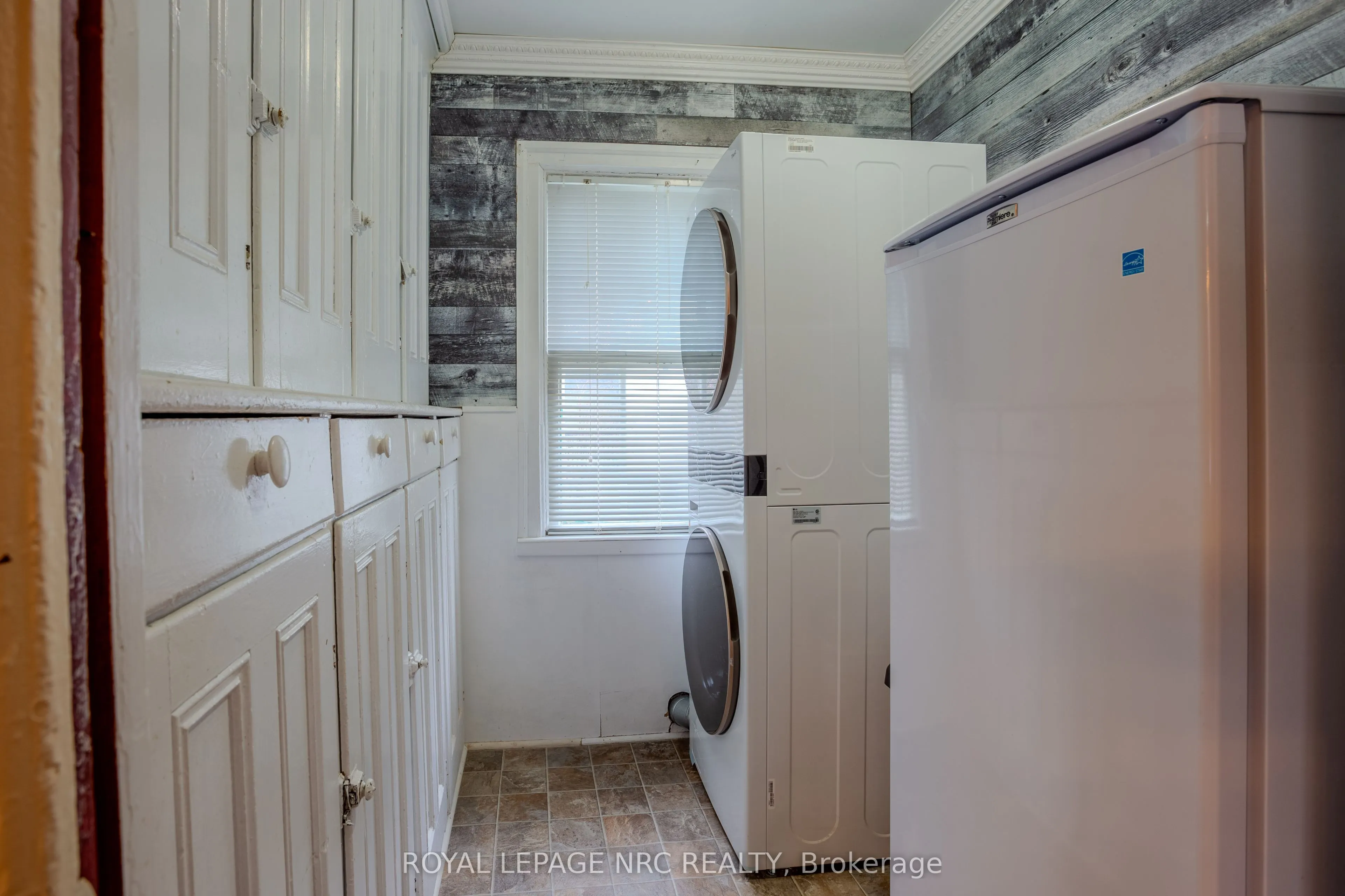 348 Ridge Road N