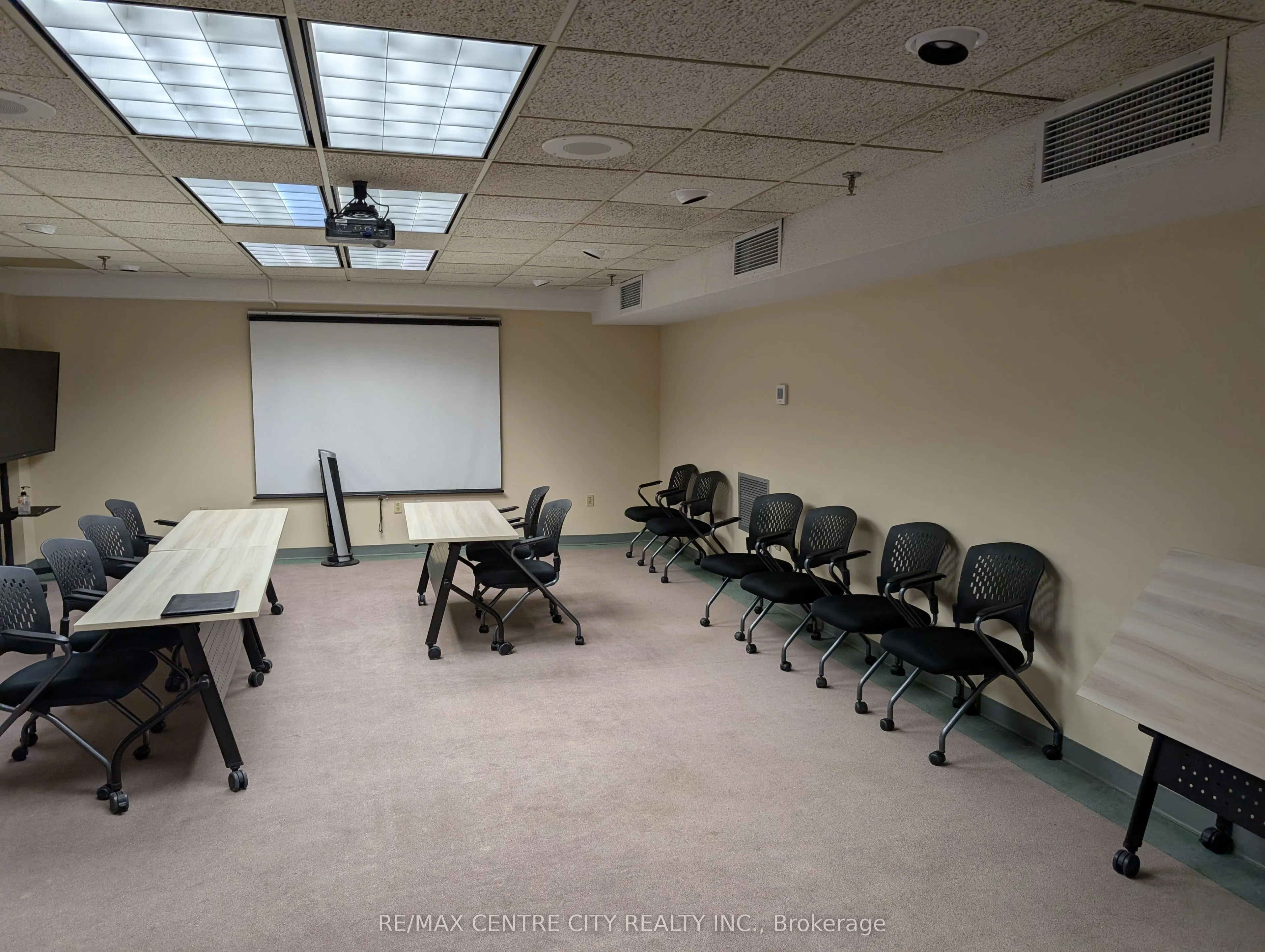 379 Dundas Street, #Remarks